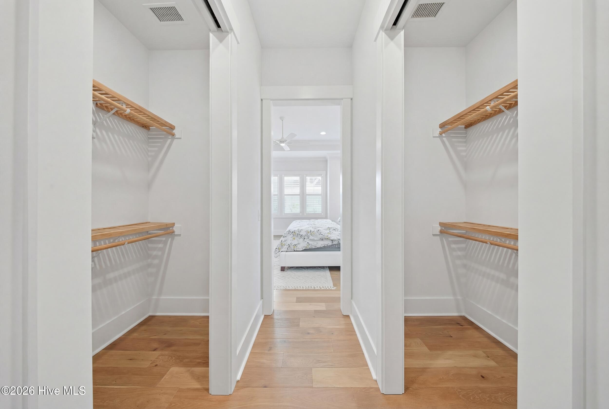 100563980 | Photo 47