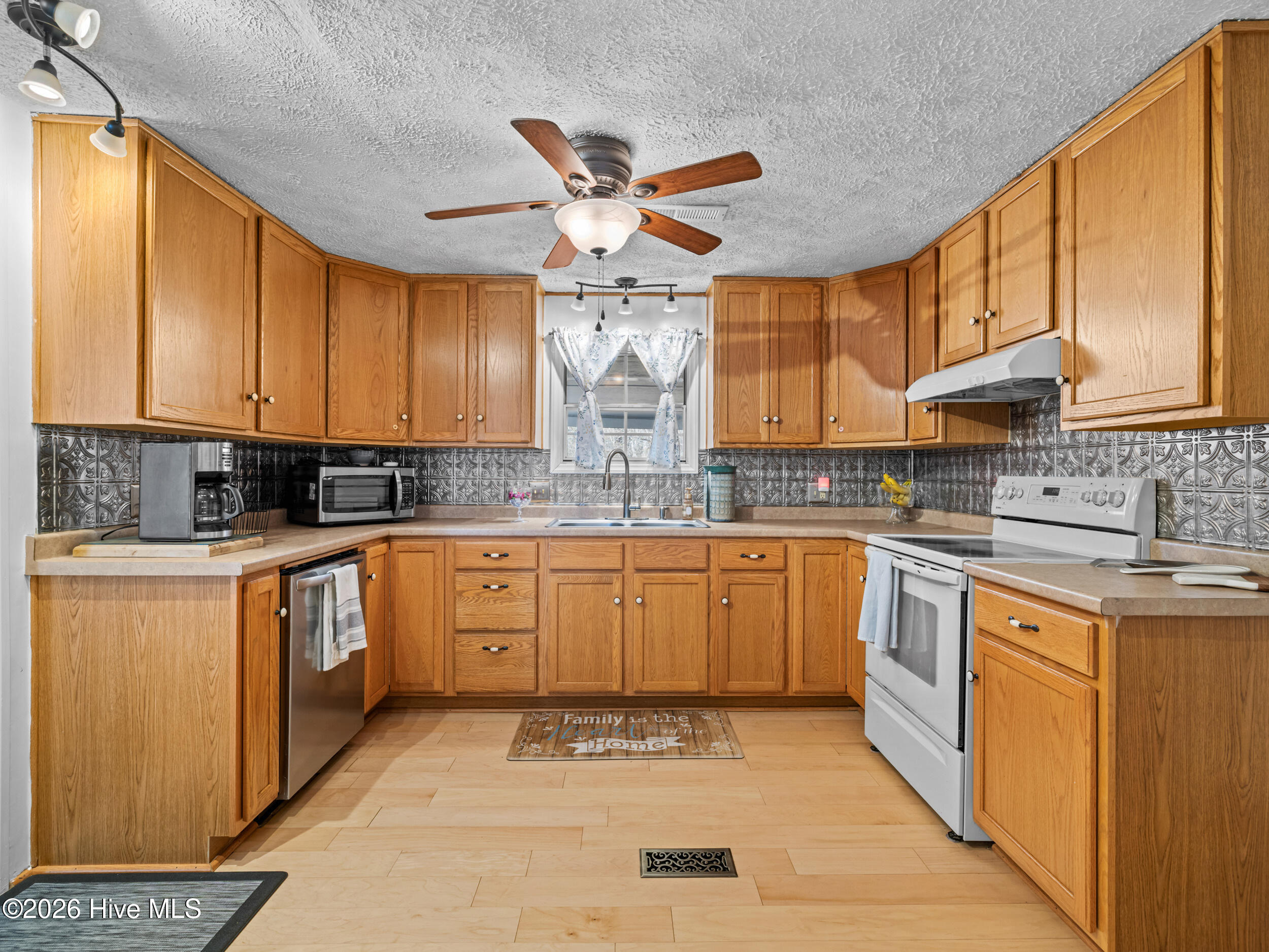 100556387 | Photo 16