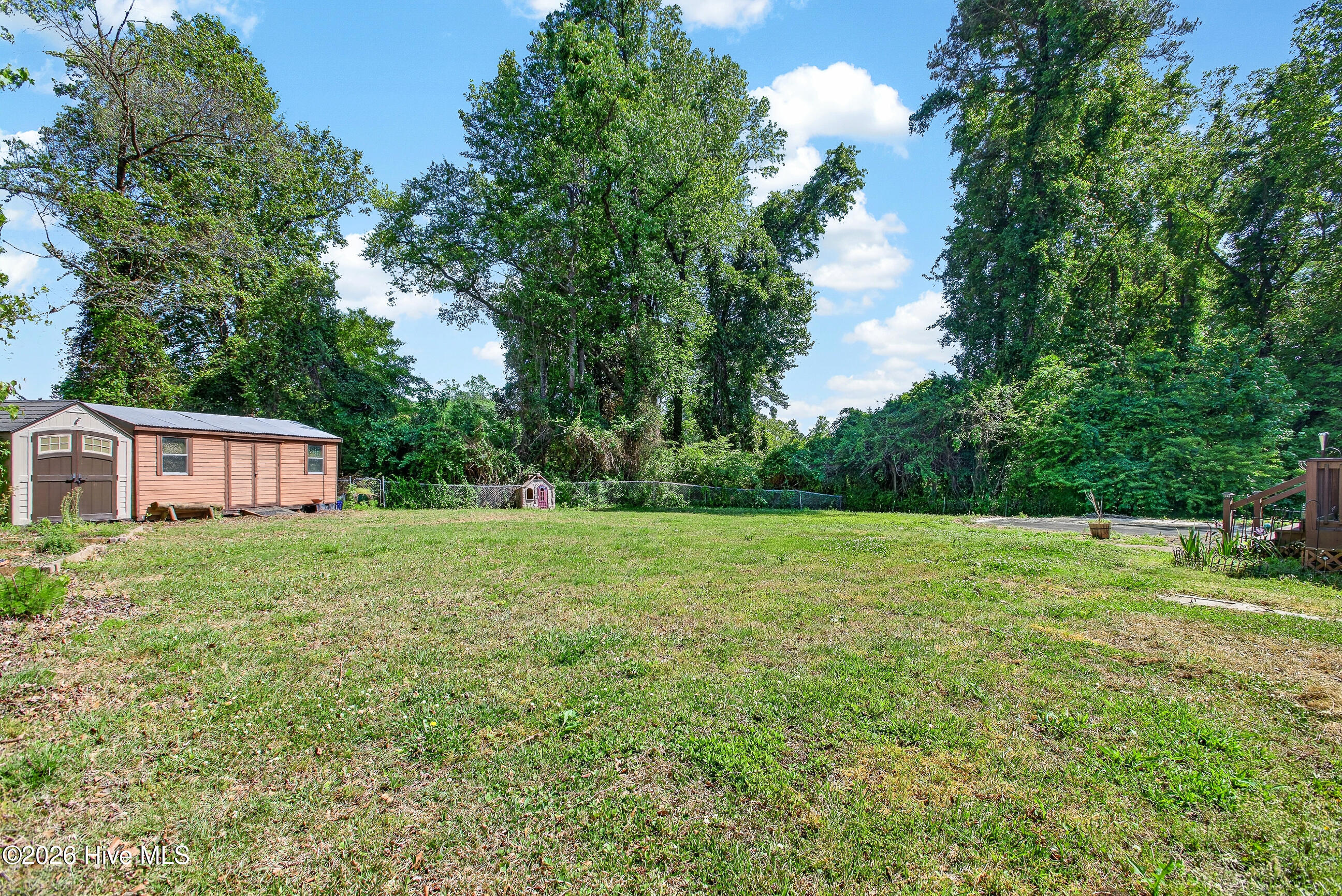 100570102 | Photo 26