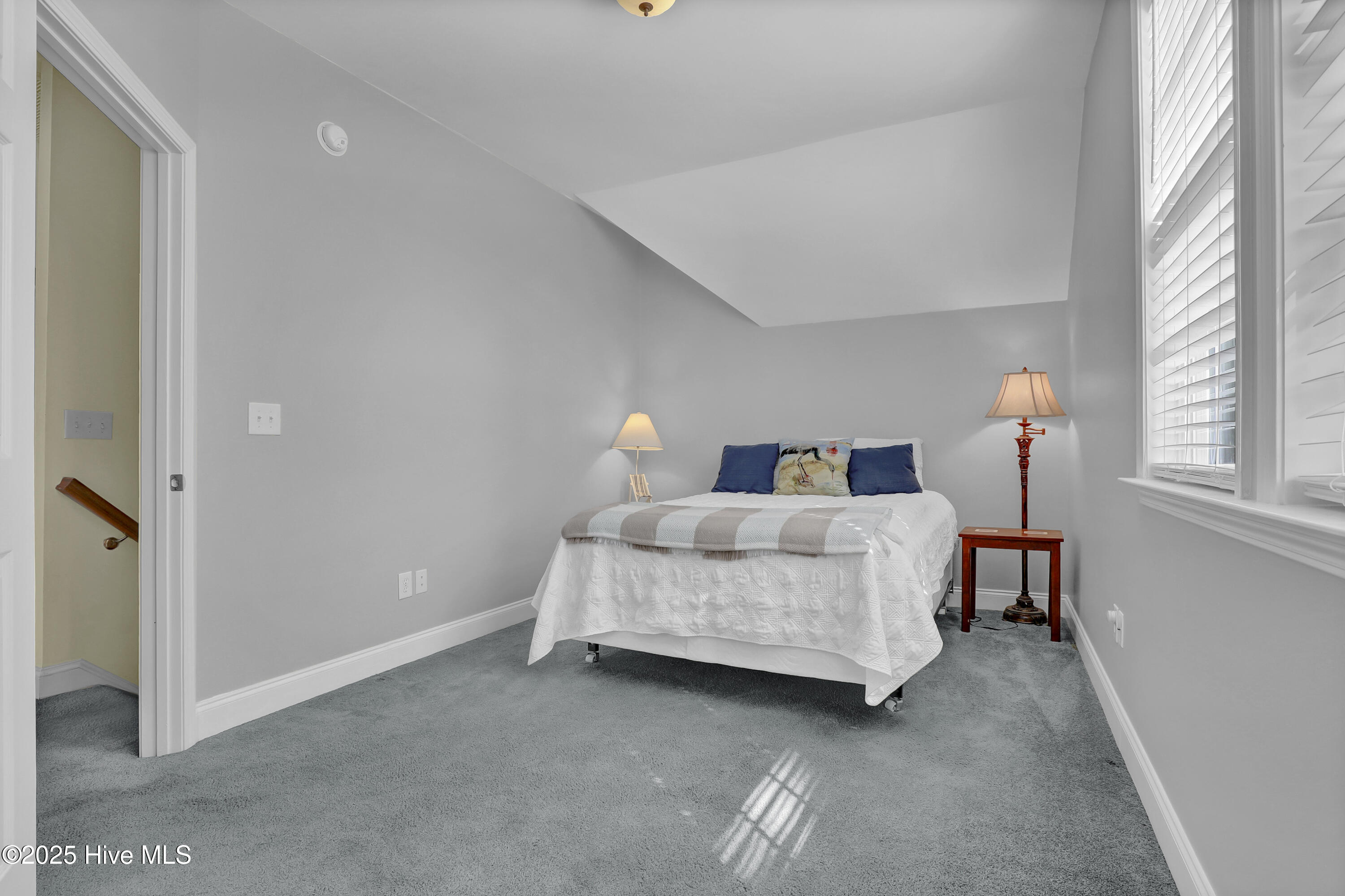 100532986 | Photo 34