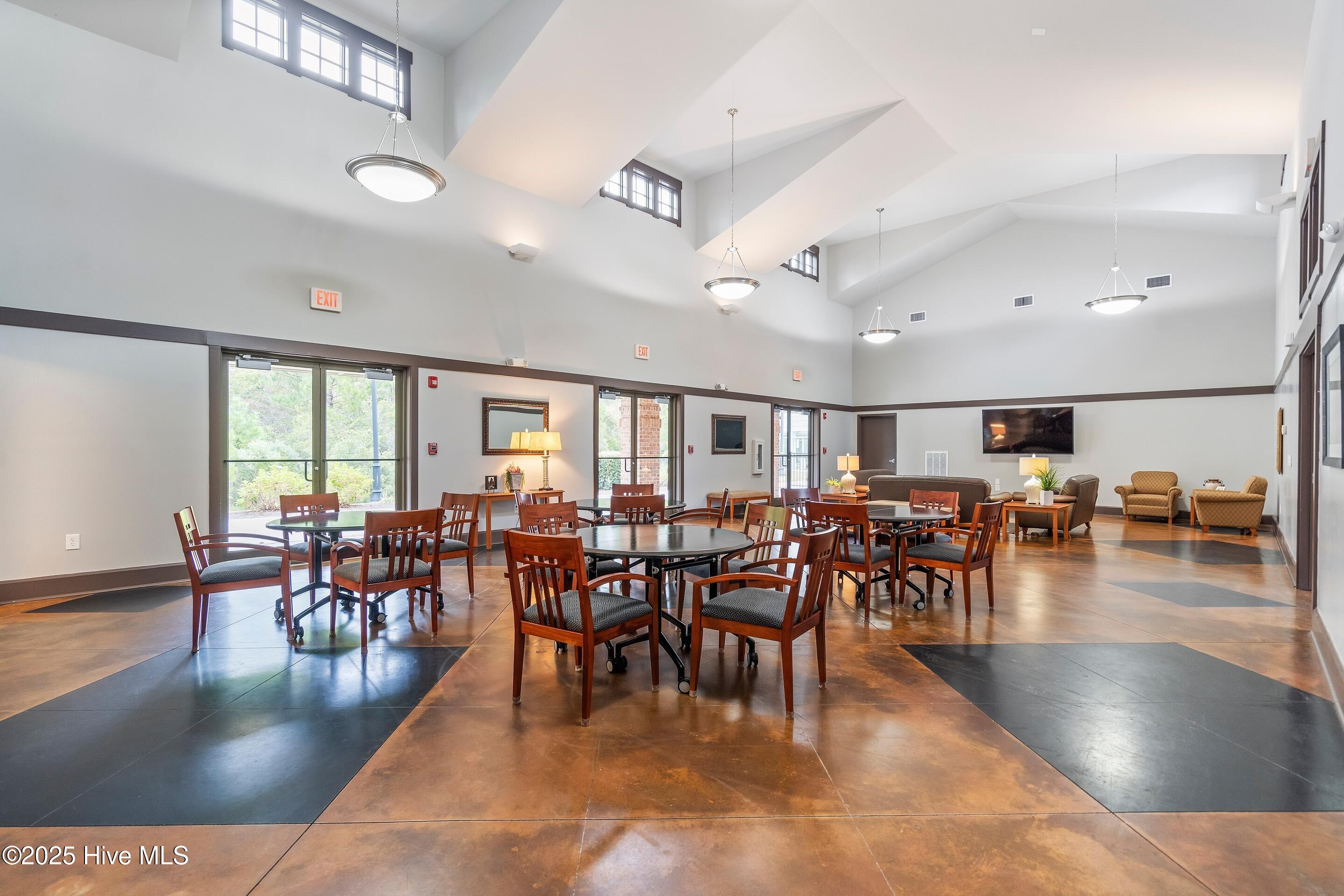 100522432 | Photo 77