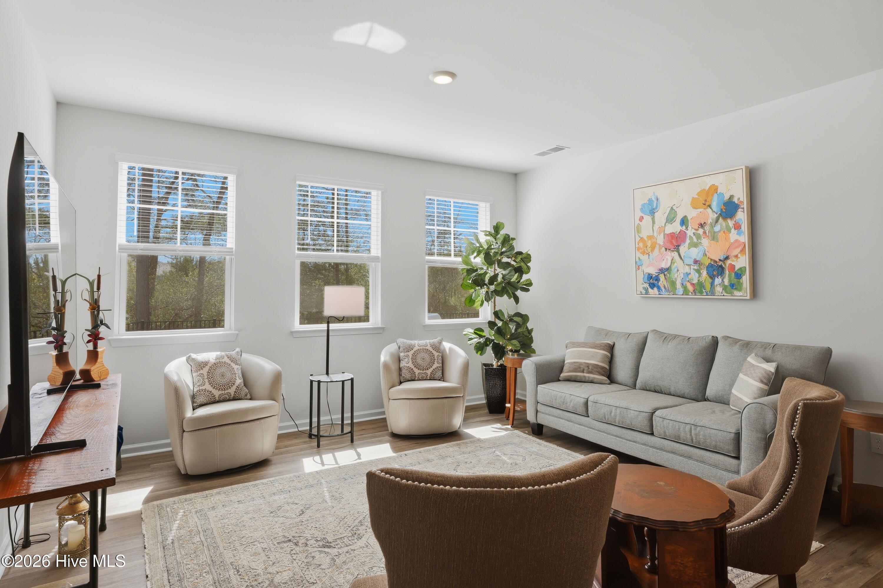 100564310 | Photo 27