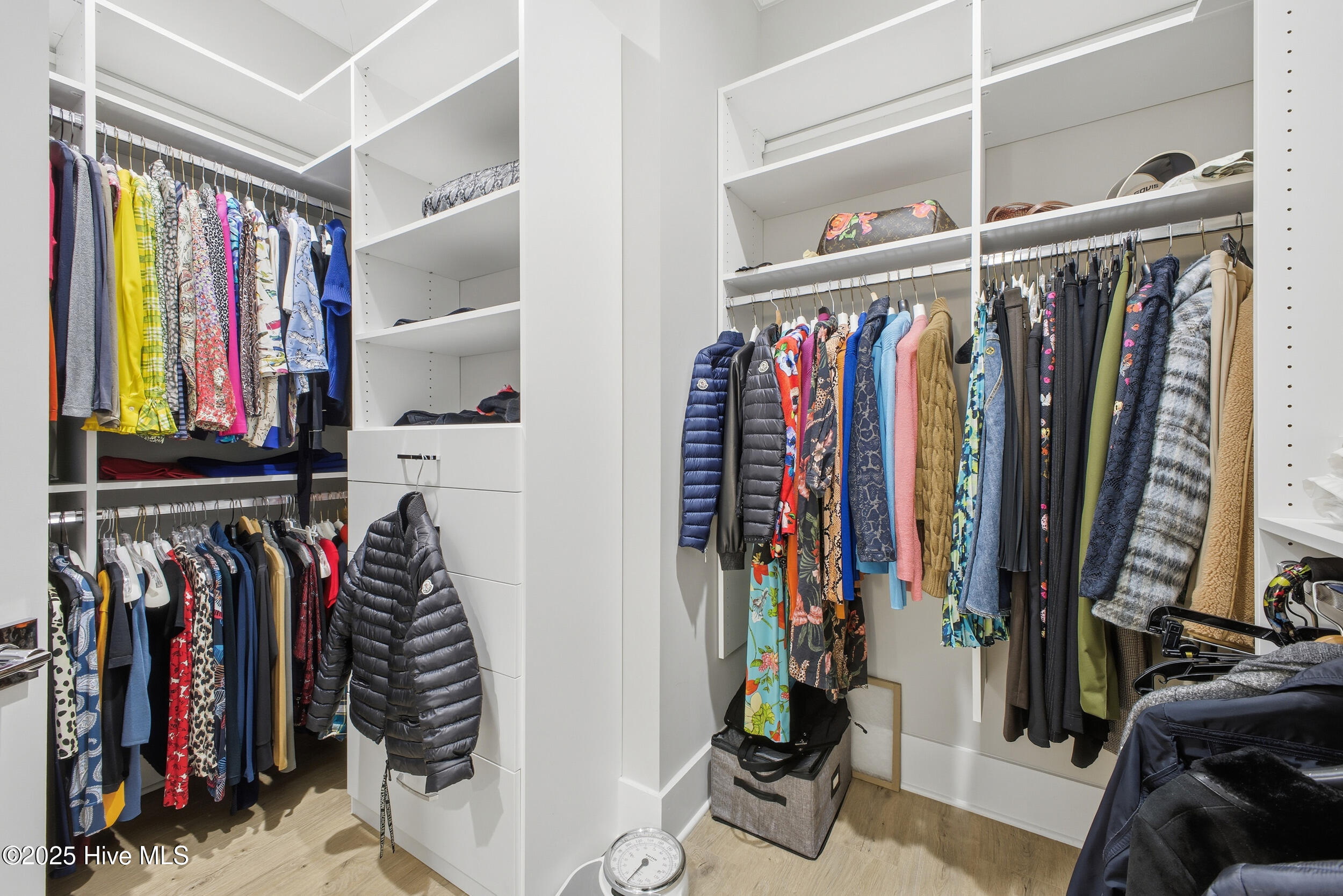 100540842 | Photo 39