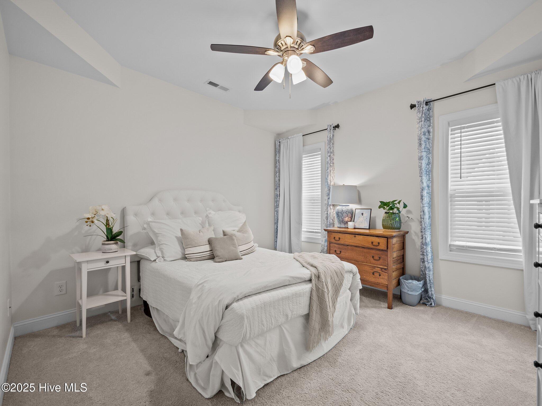 100565720 | Photo 16