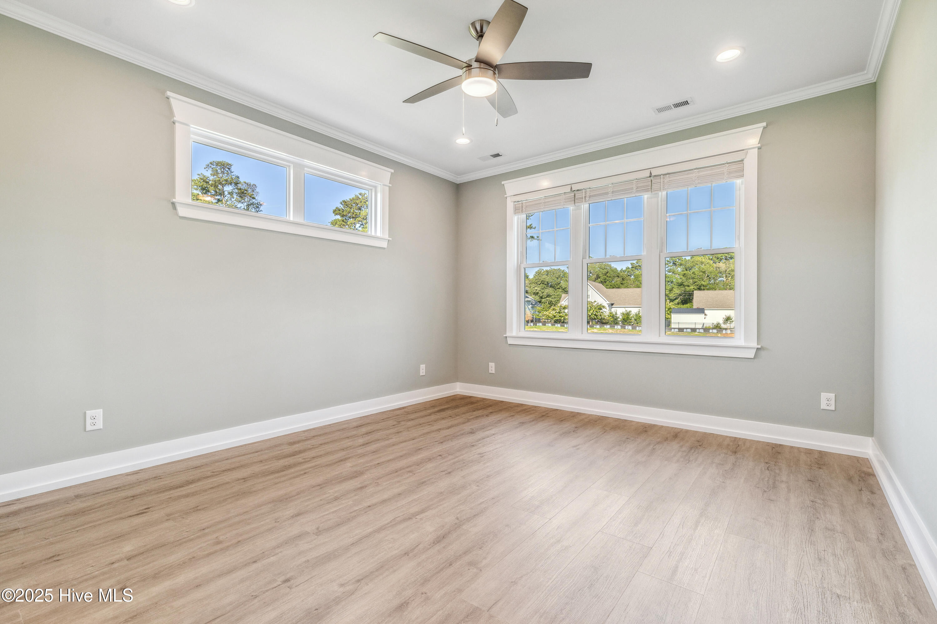 100546665 | Photo 33