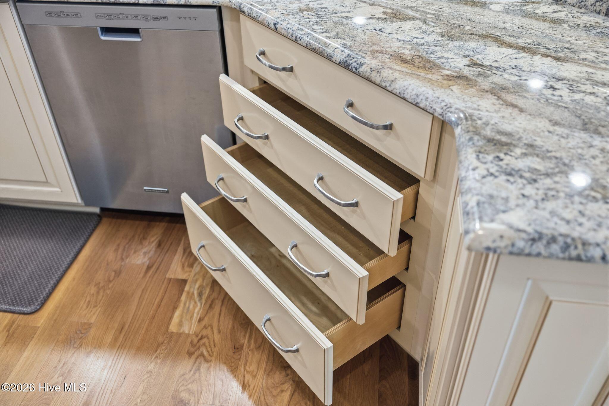 100553774 | Photo 30