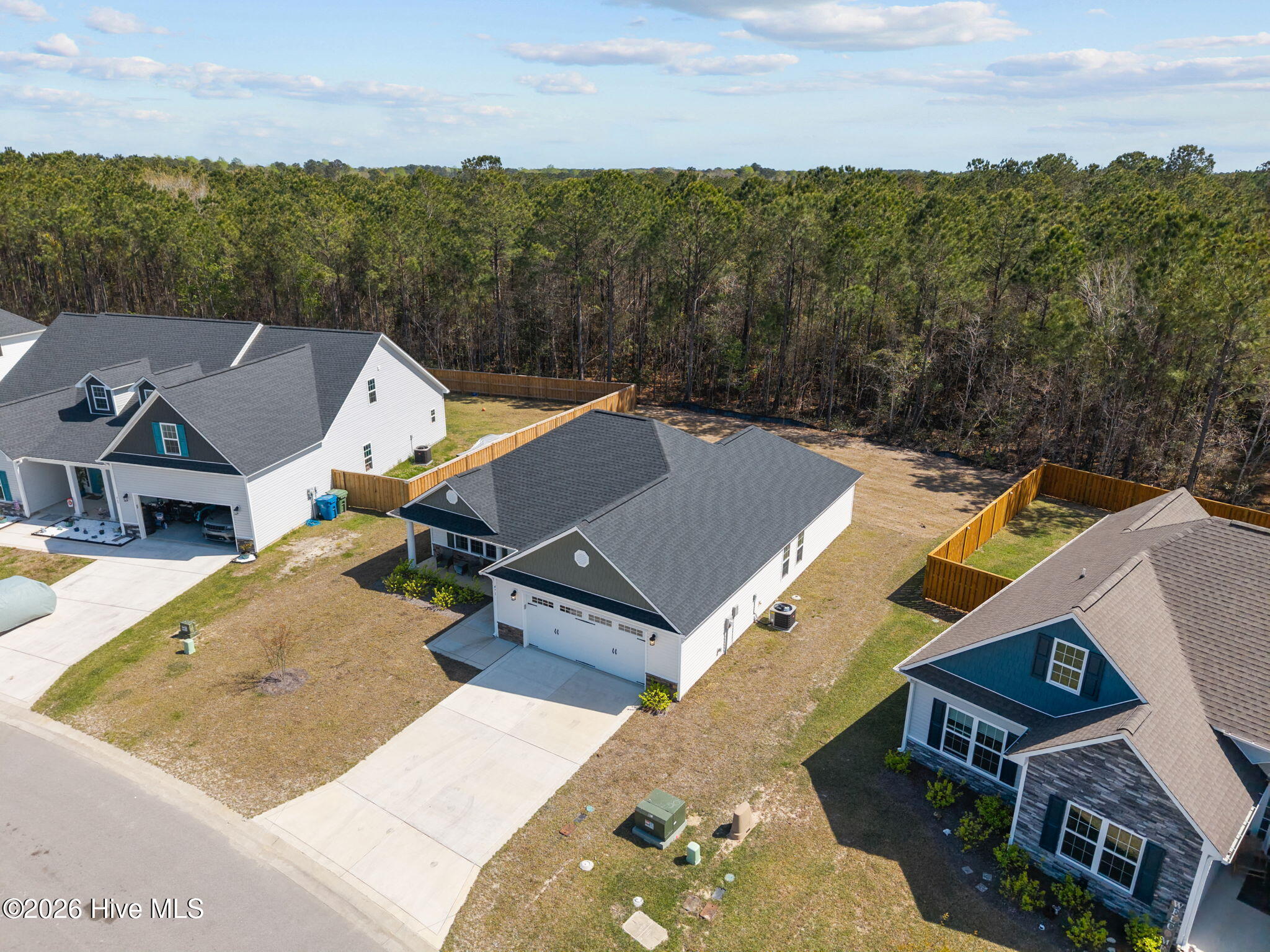 100563738 | Photo 38