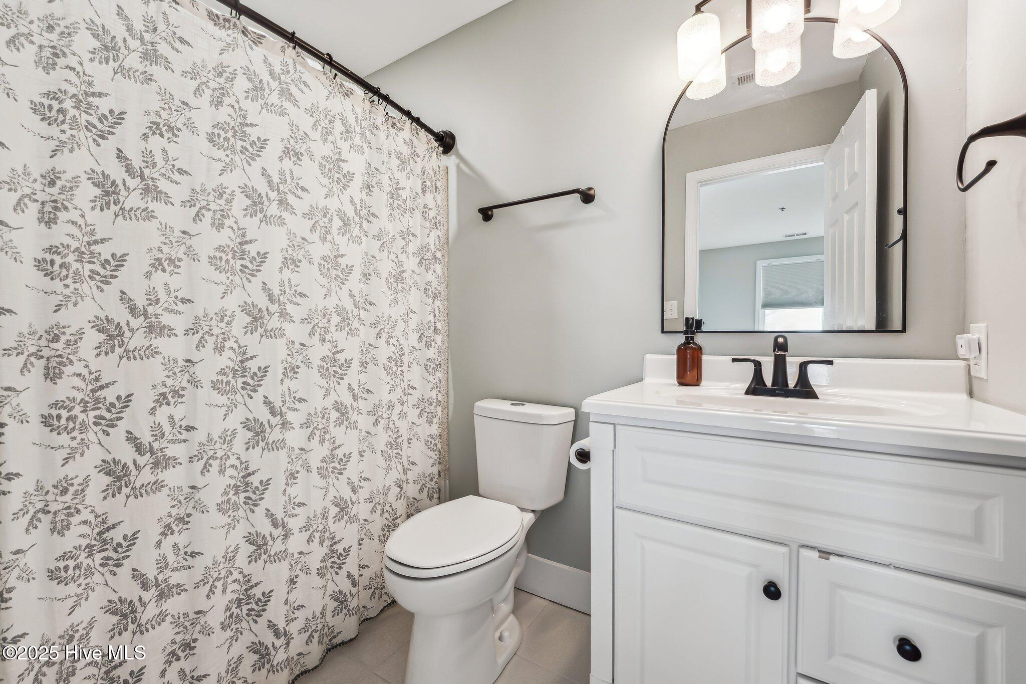 100562978 | Photo 26