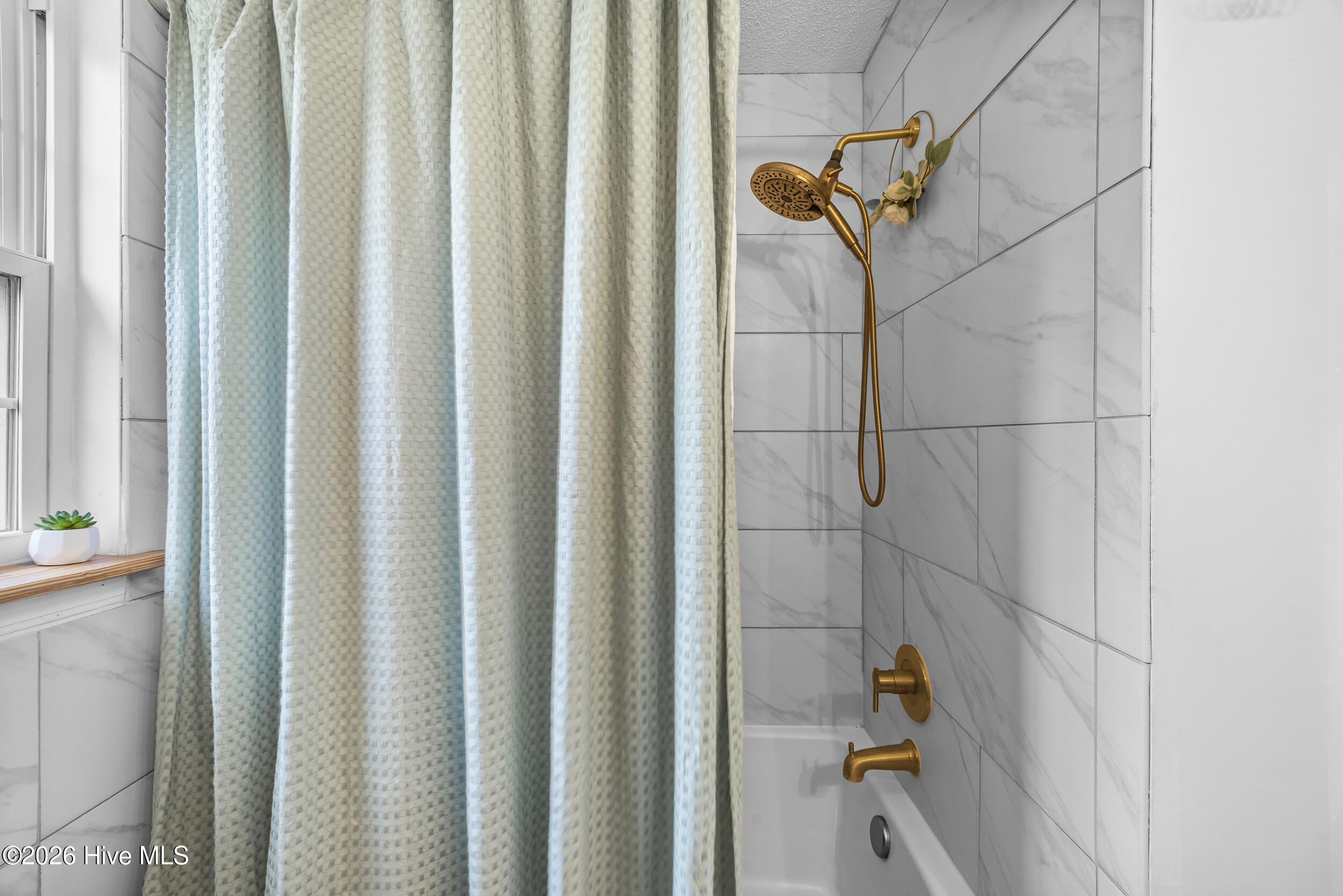 100547983 | Photo 22