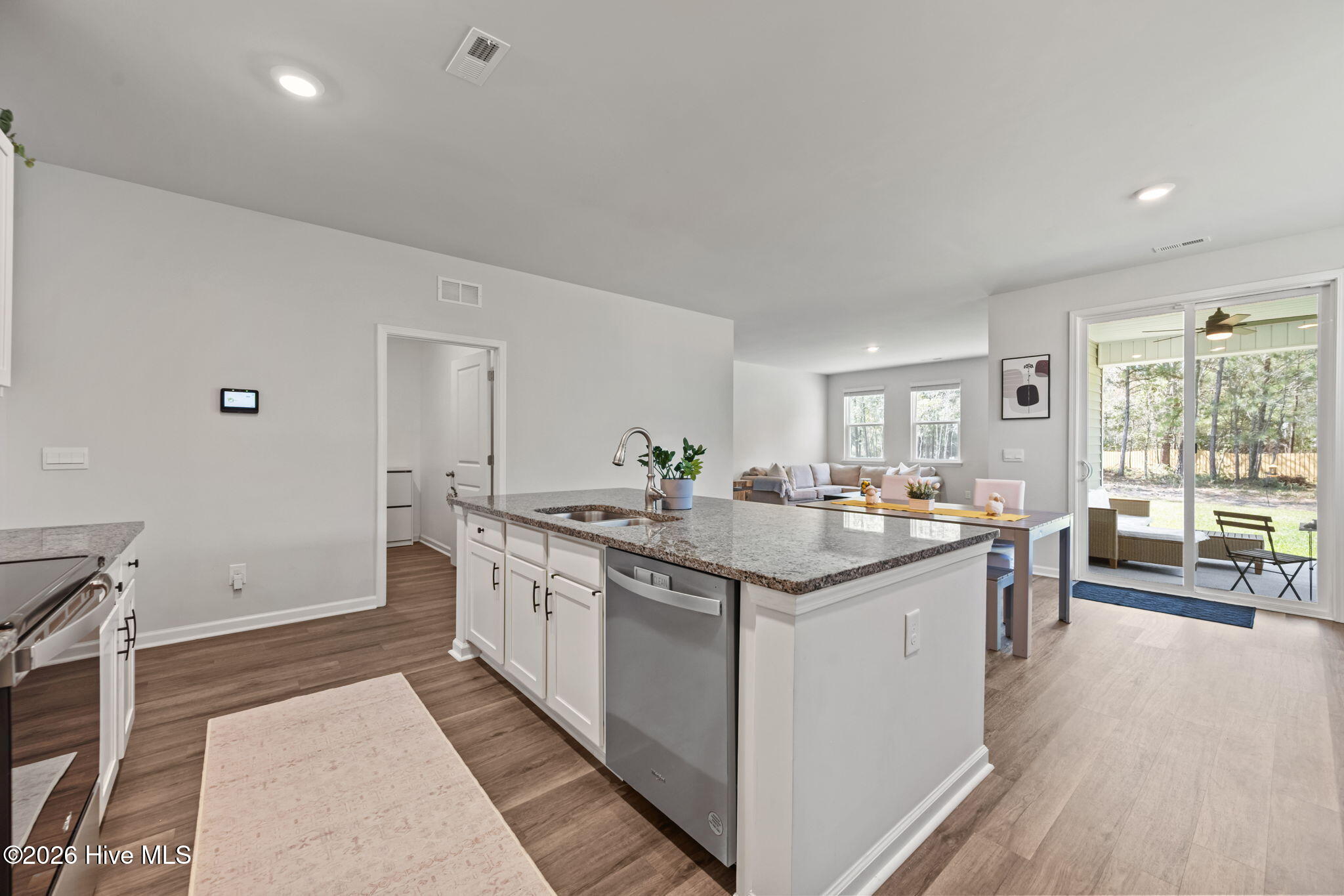 100564273 | Photo 10