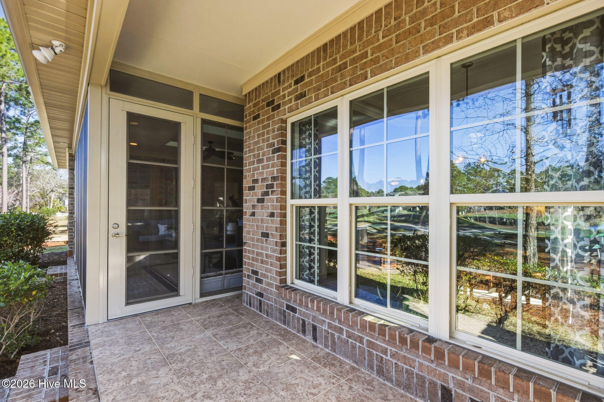 100564432 | Photo 44