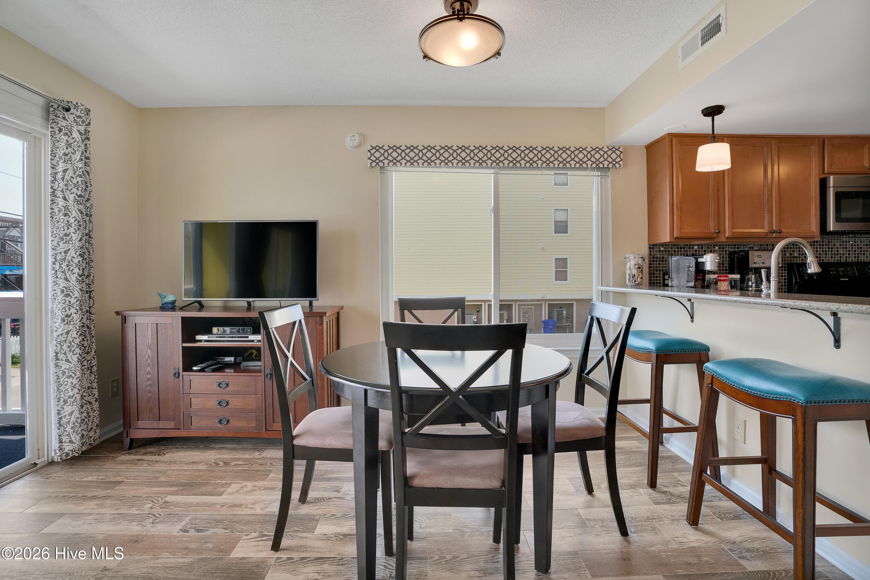 100555375 | Photo 17