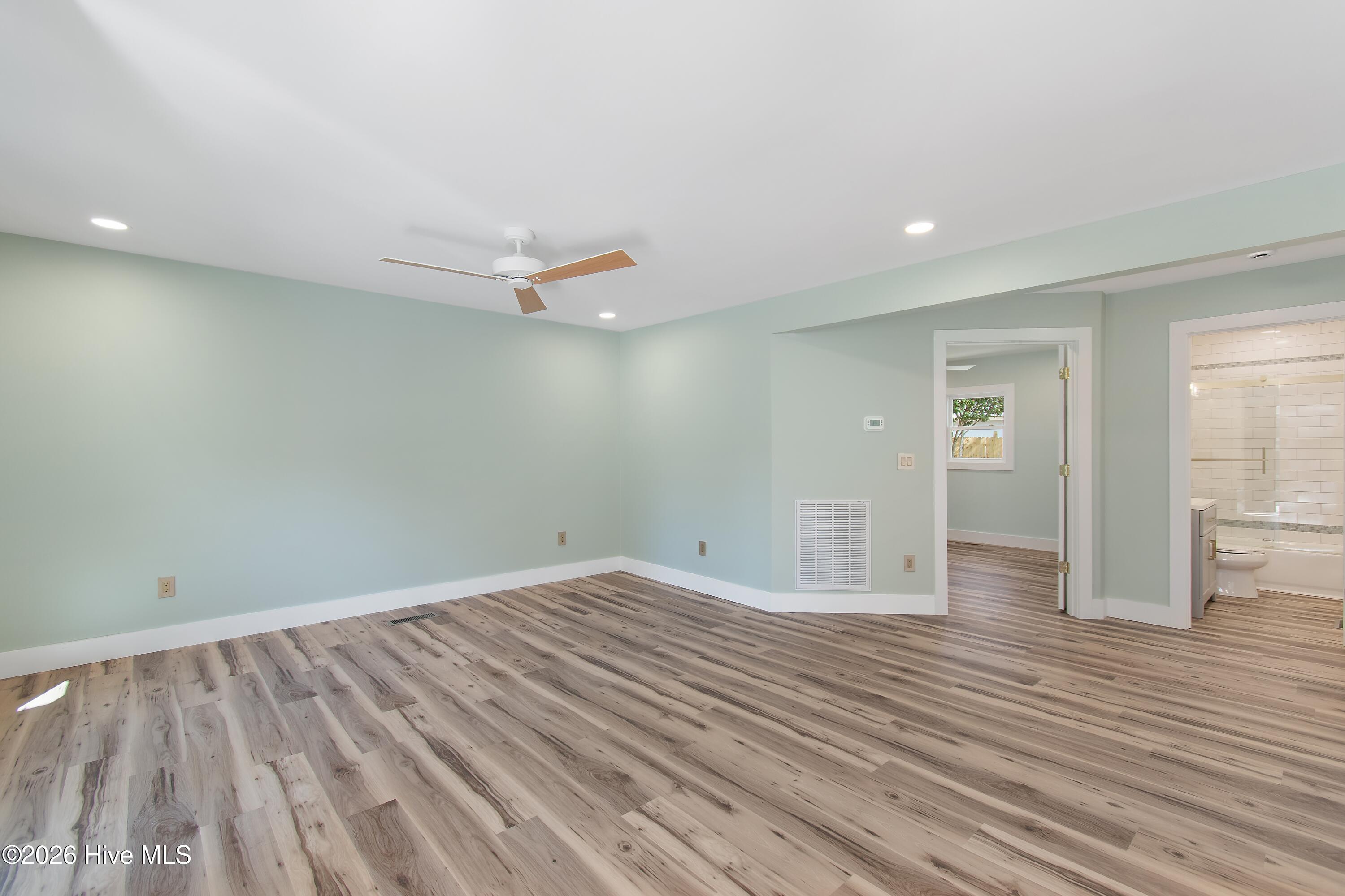 100564131 | Photo 27