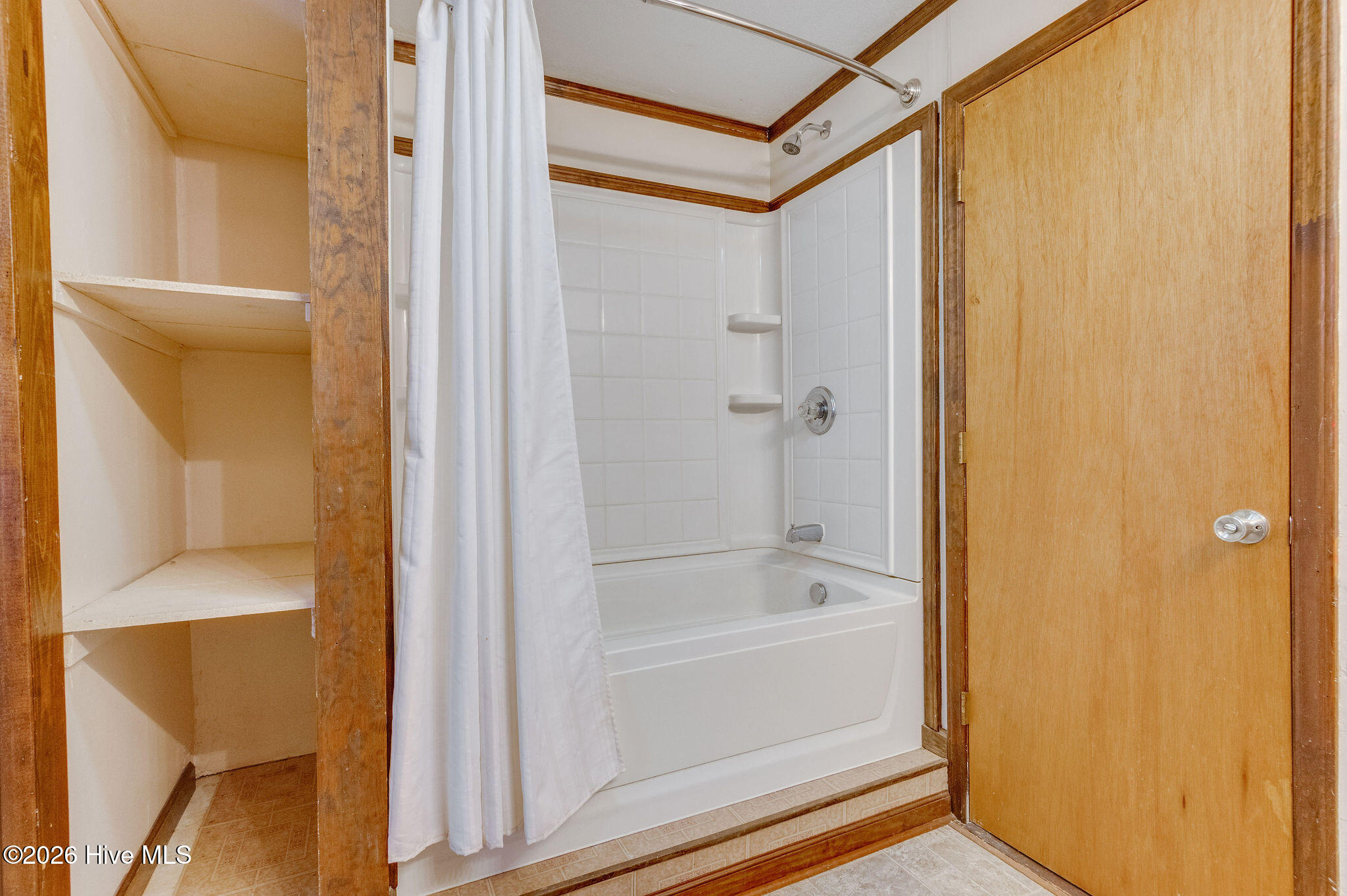 100561889 | Photo 38