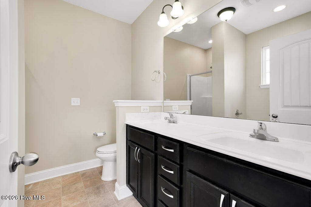 100564928 | Photo 23