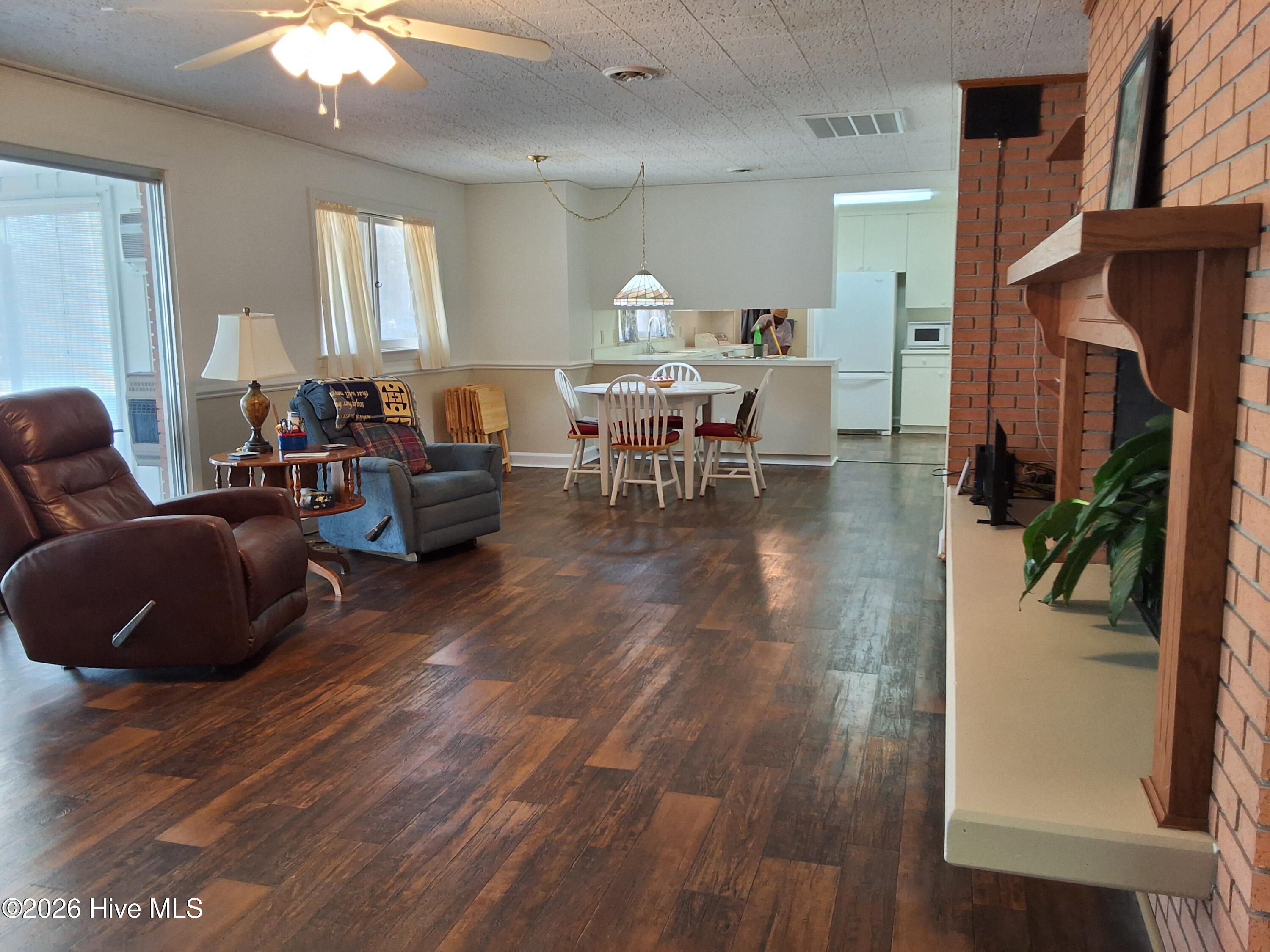 100554569 | Photo 19