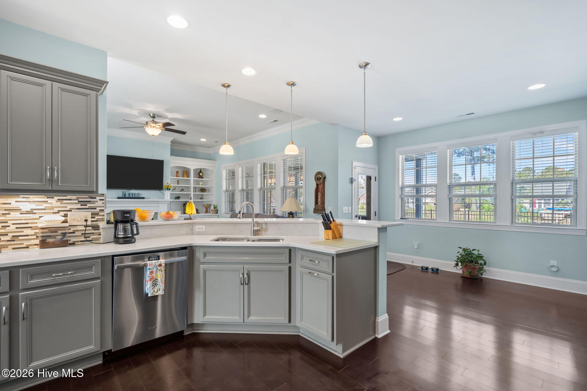 100563487 | Photo 13