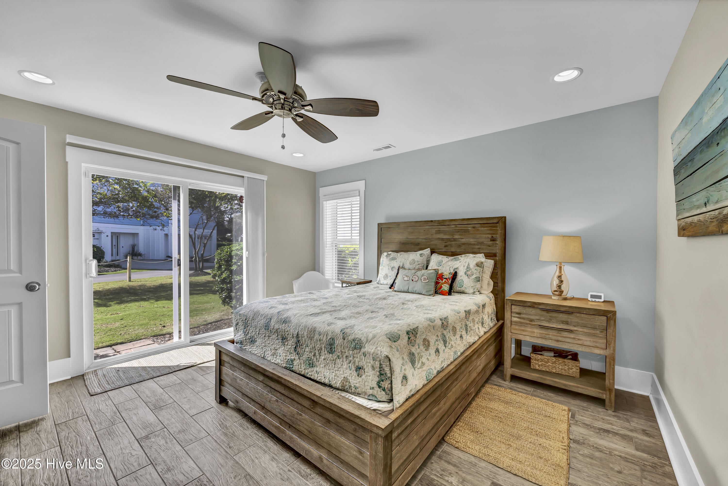 100535596 | Photo 31