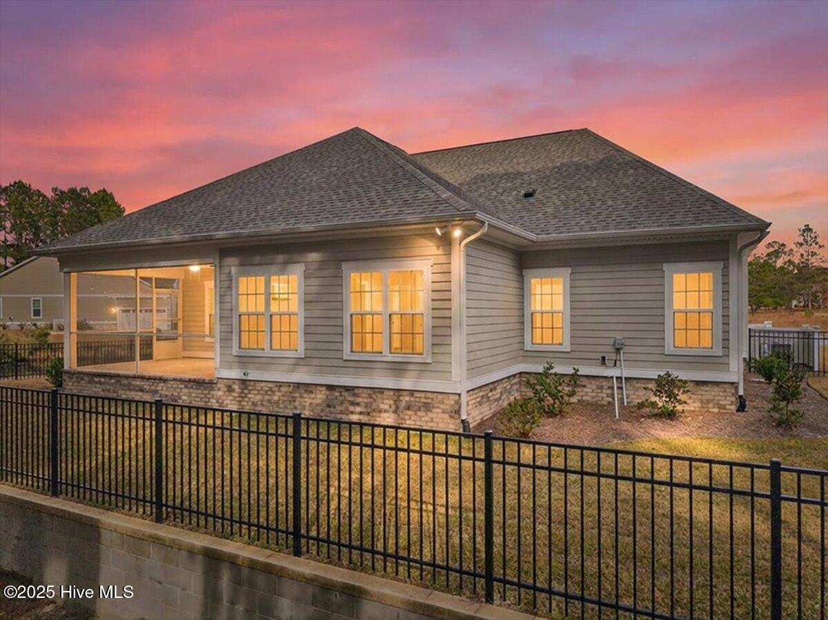 100546300 | Photo 23