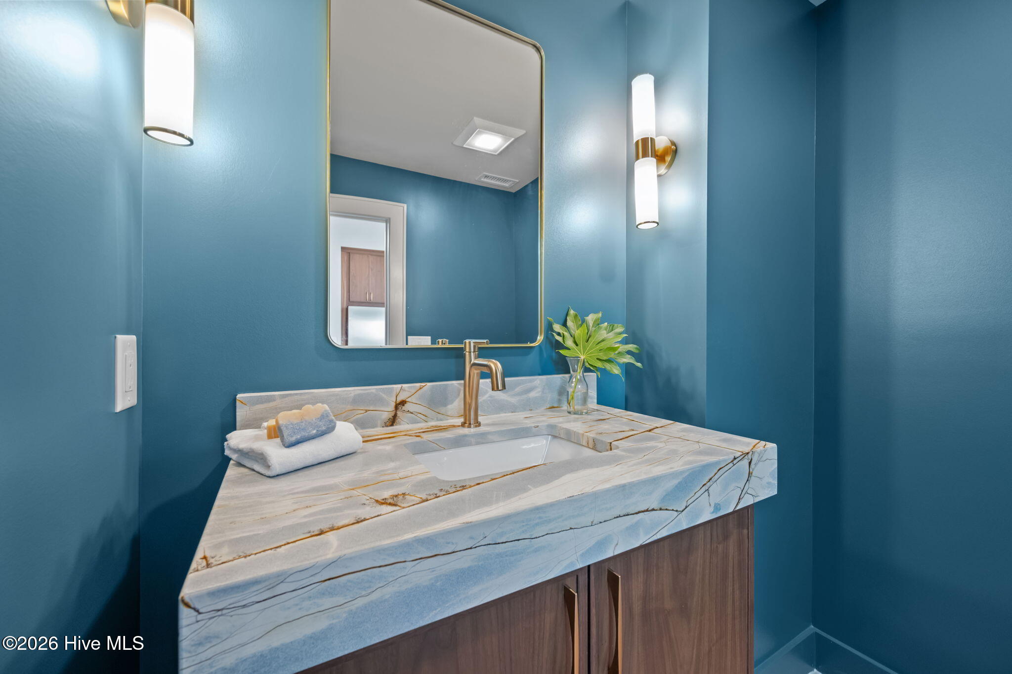 100552191 | Photo 30