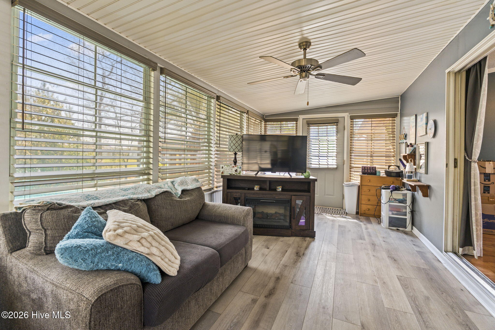 100563458 | Photo 17