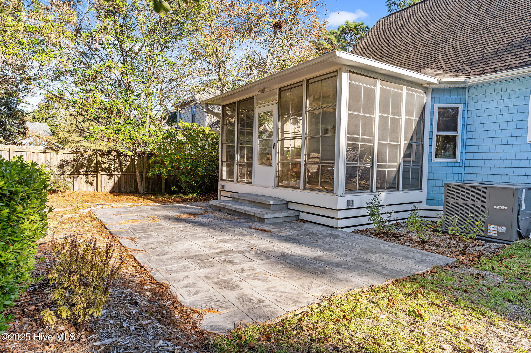 100539948 | Photo 35