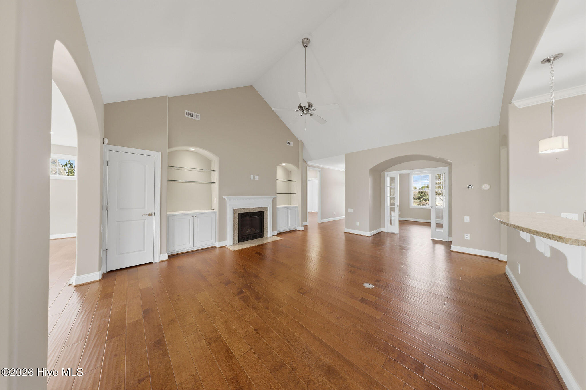 100518693 | Photo 11