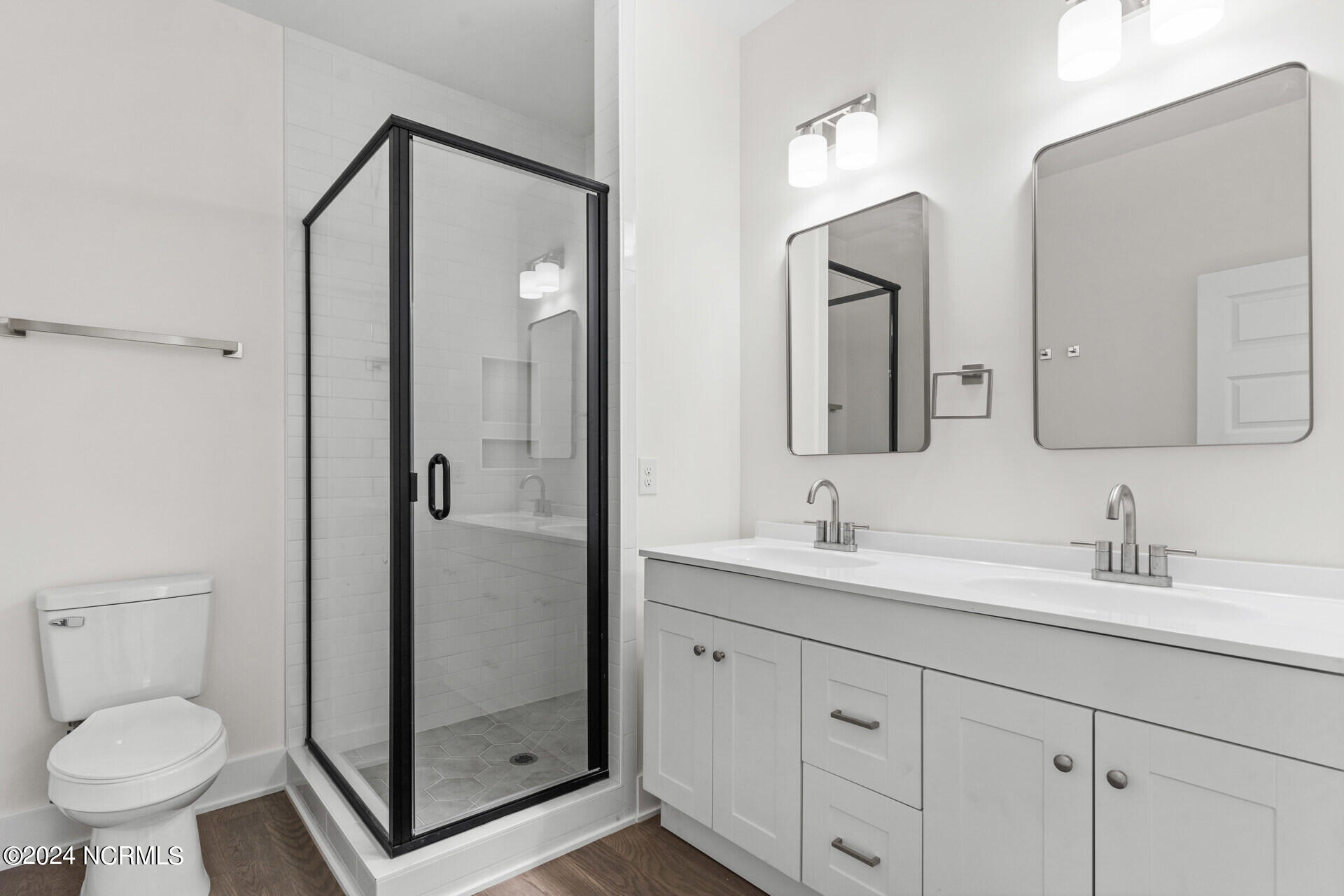 100549617 | Photo 21