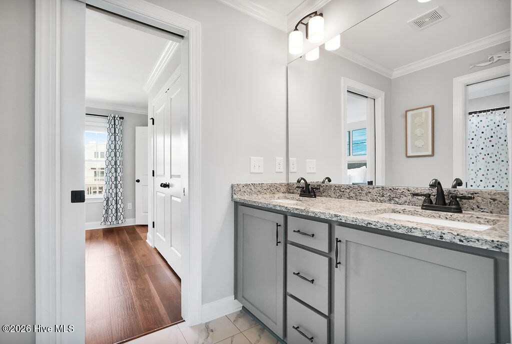 100566237 | Photo 13