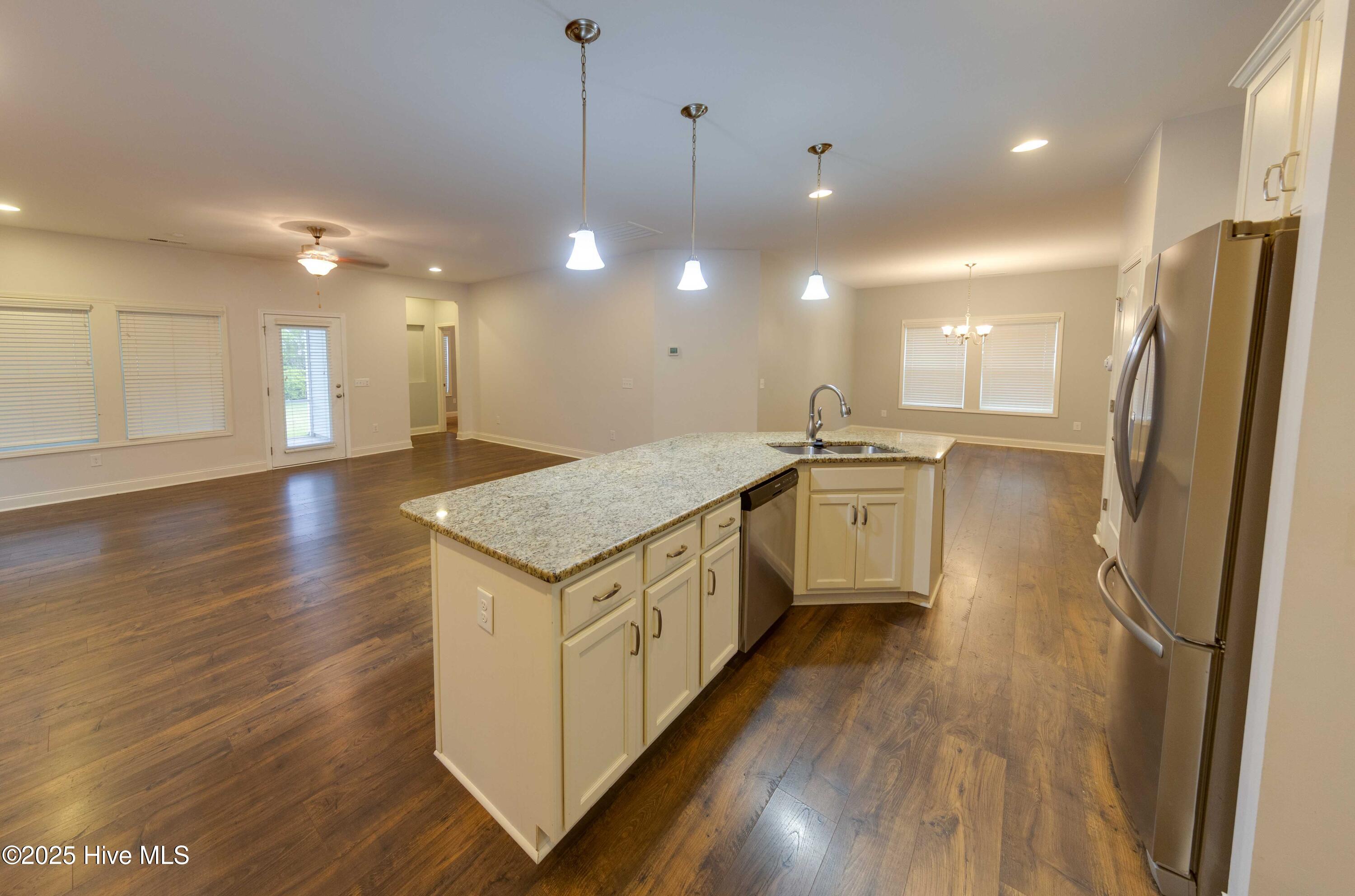 100504792 | Photo 11