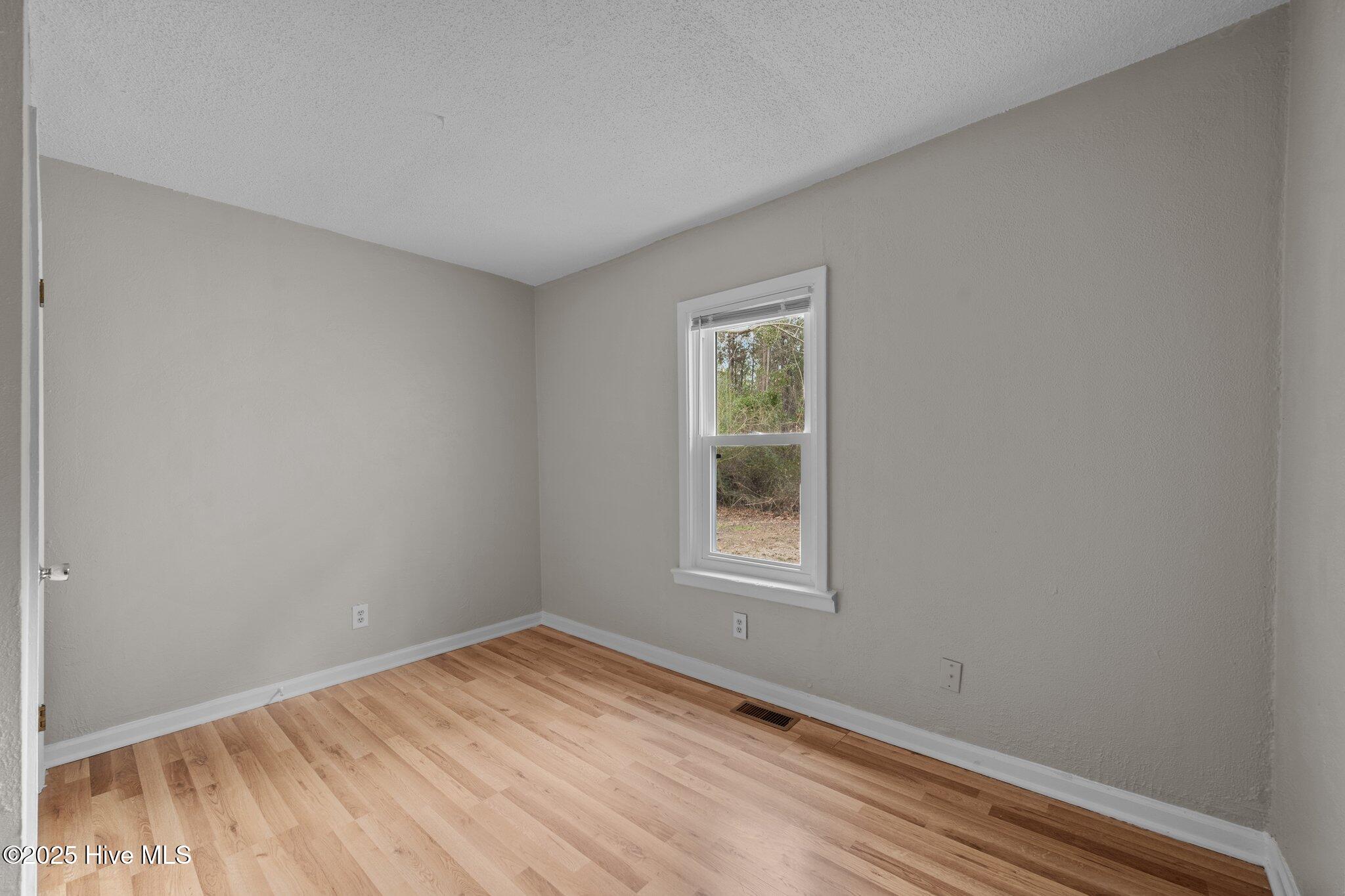 100568304 | Photo 23