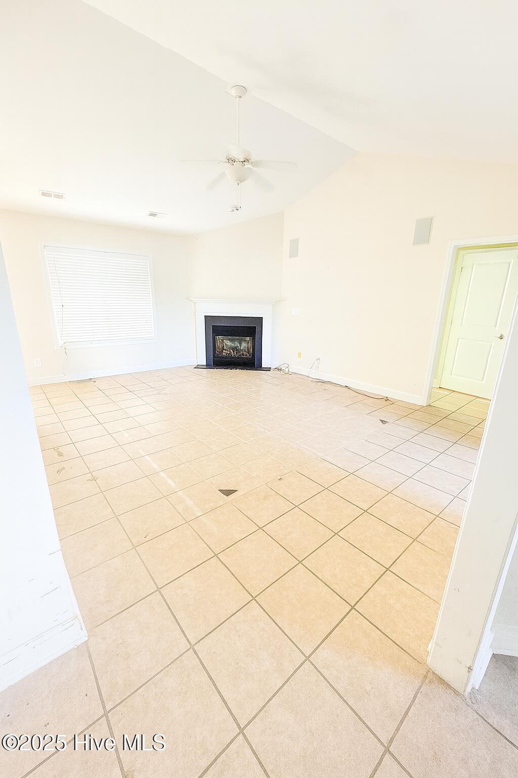 100537389 | Photo 22