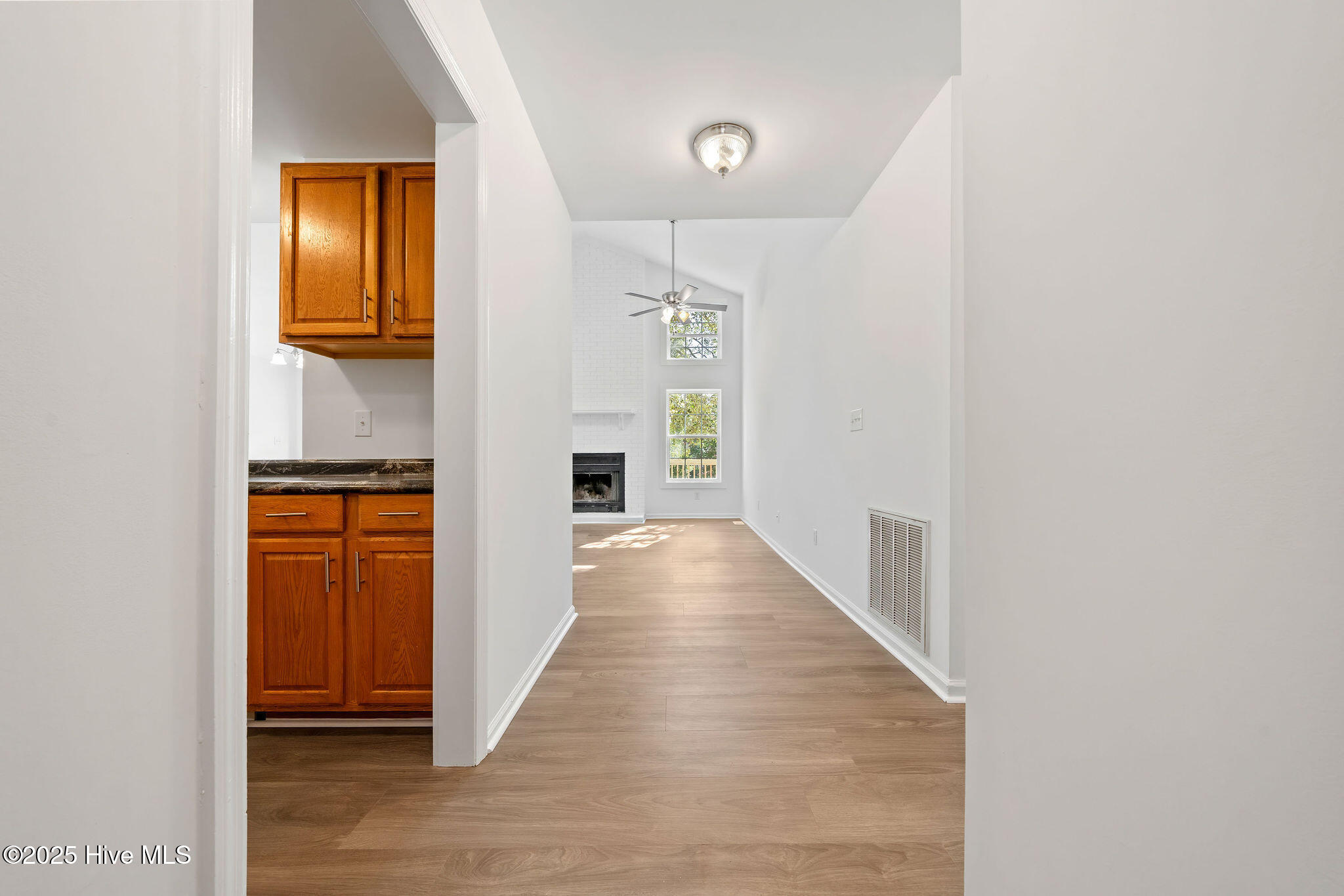 100522130 | Photo 22