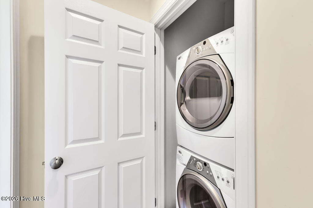 100564963 | Photo 25