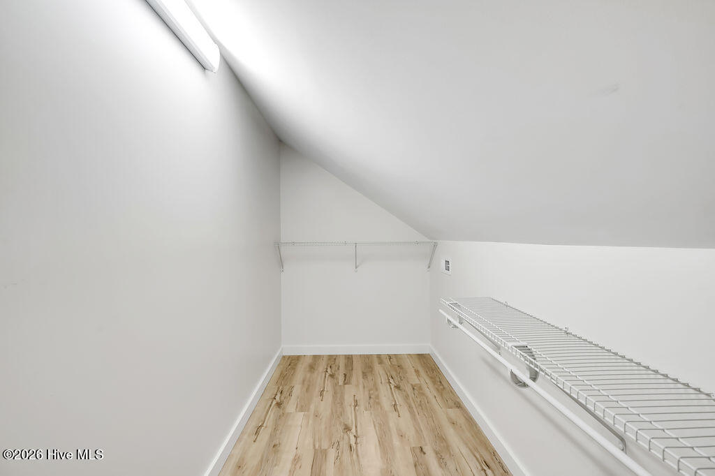 100566148 | Photo 28