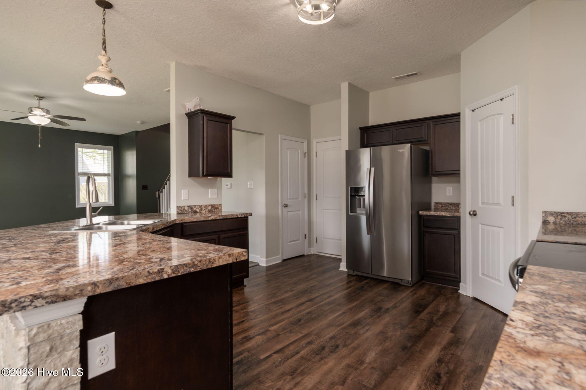 100566459 | Photo 20