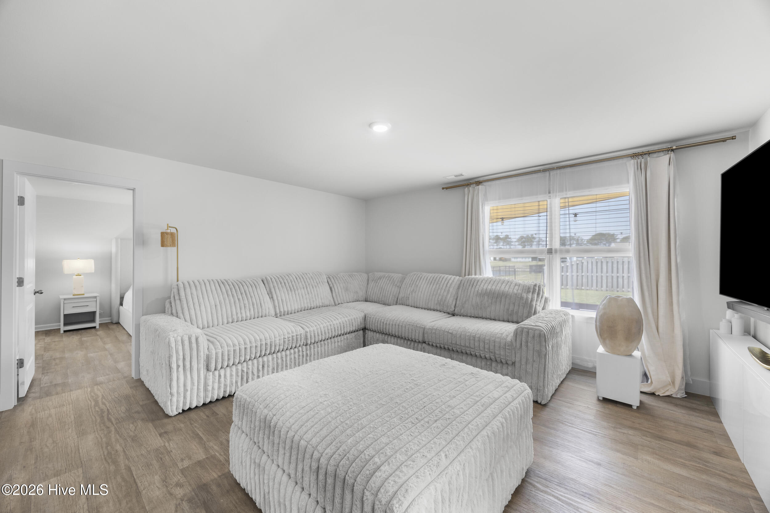 100562687 | Photo 27