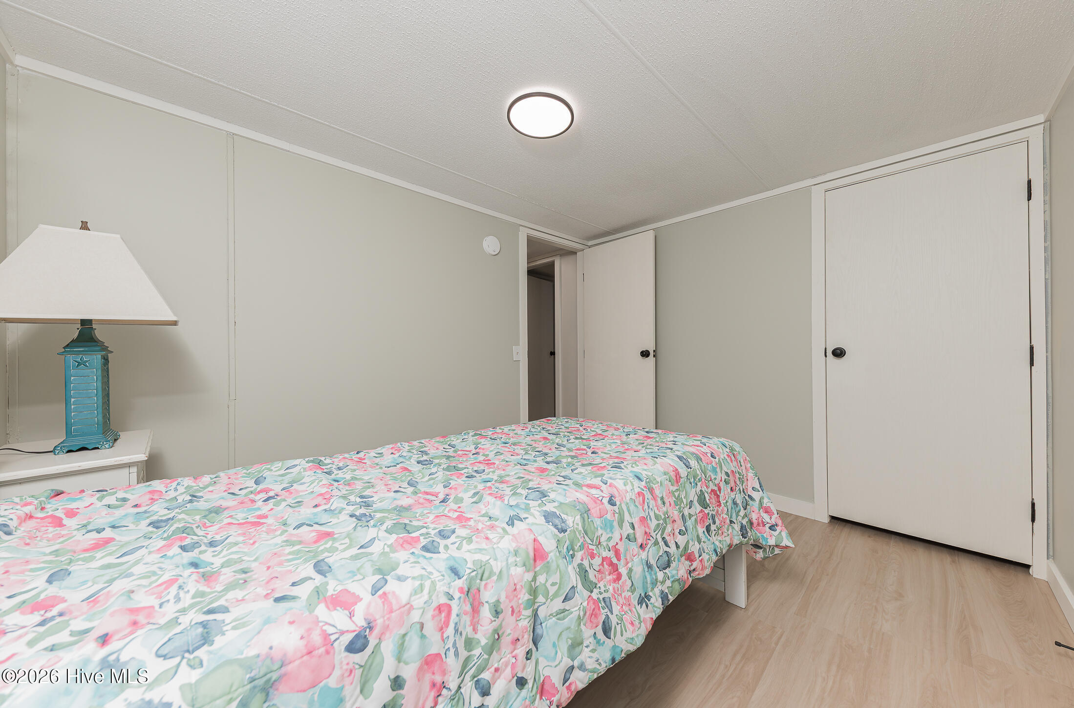 100570278 | Photo 43