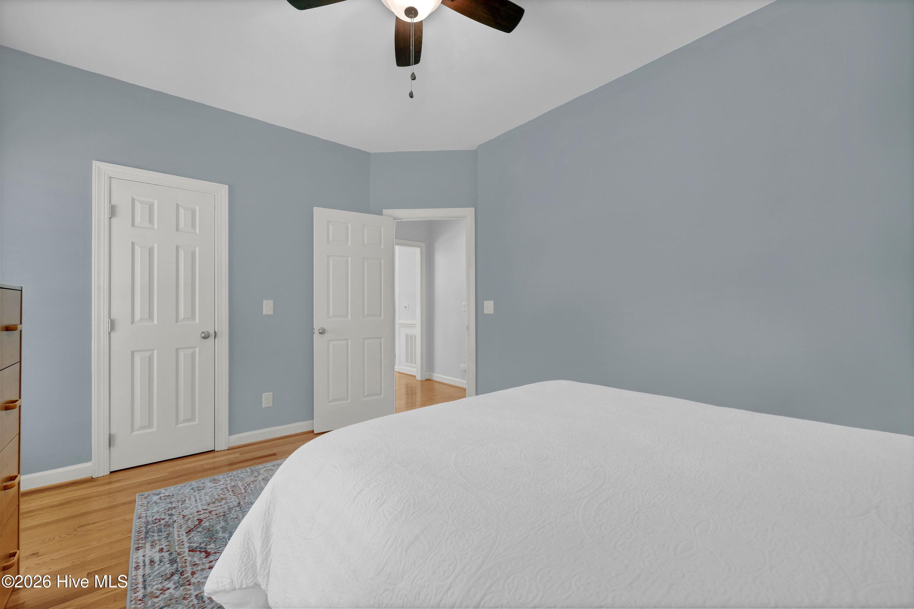 100566013 | Photo 26