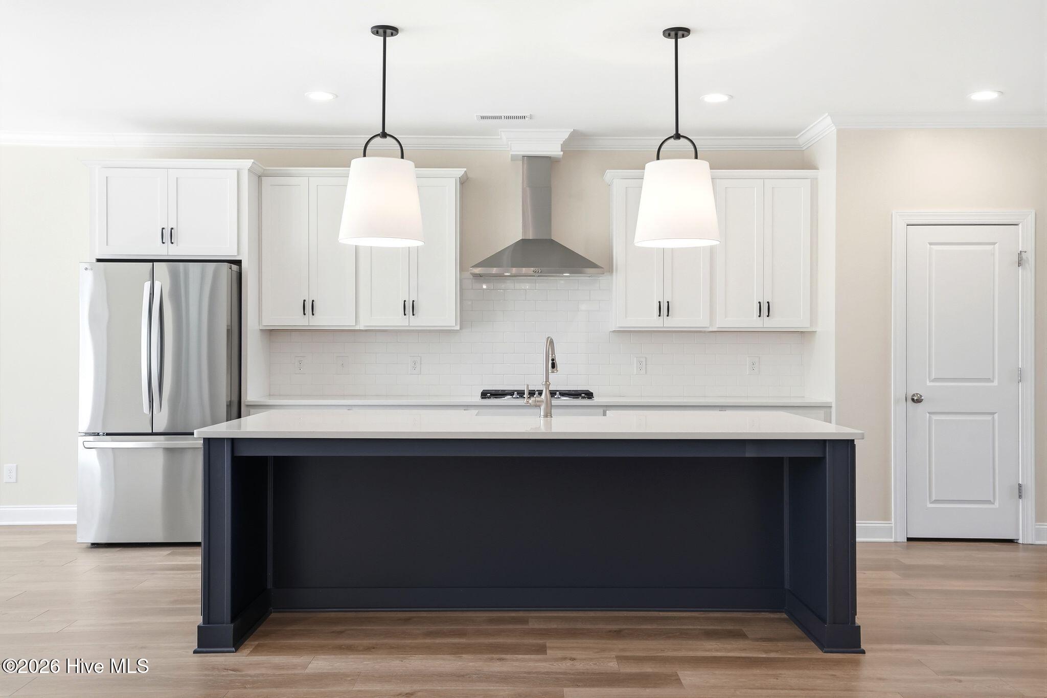 100562109 | Photo 19