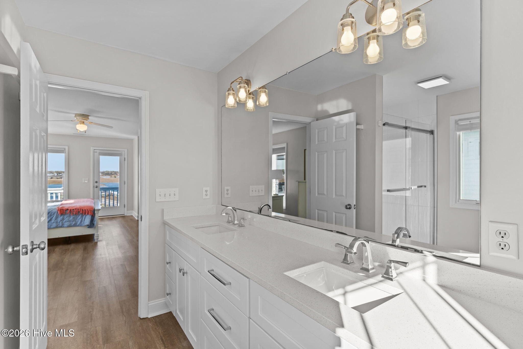 100554920 | Photo 26