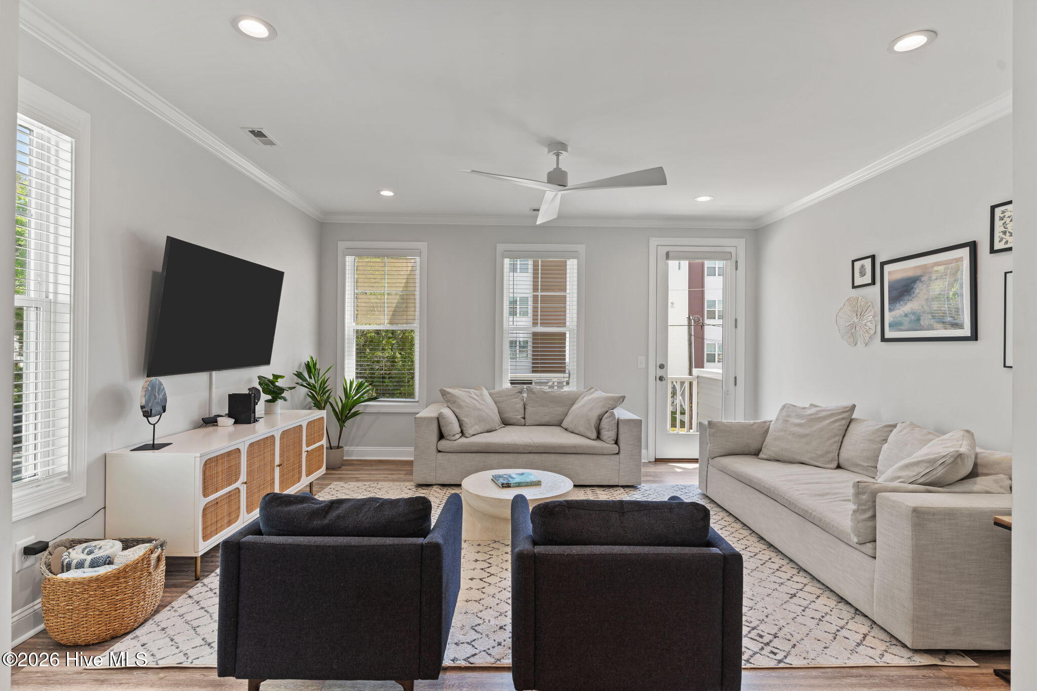 100565767 | Photo 11