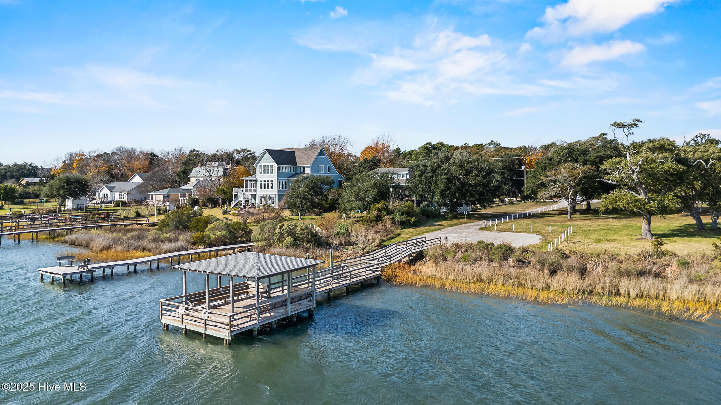 100570509 | Photo 101