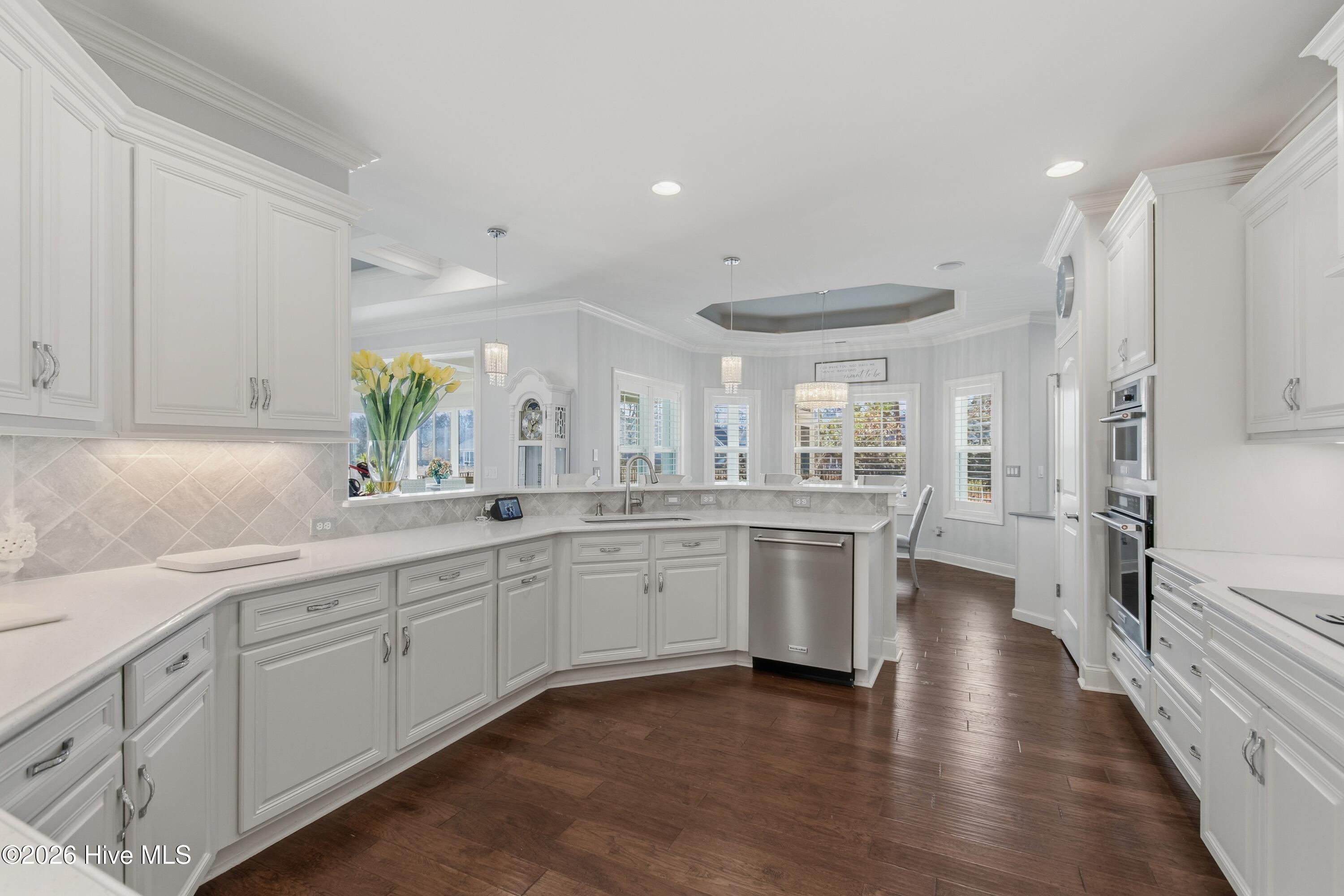 100548705 | Photo 27