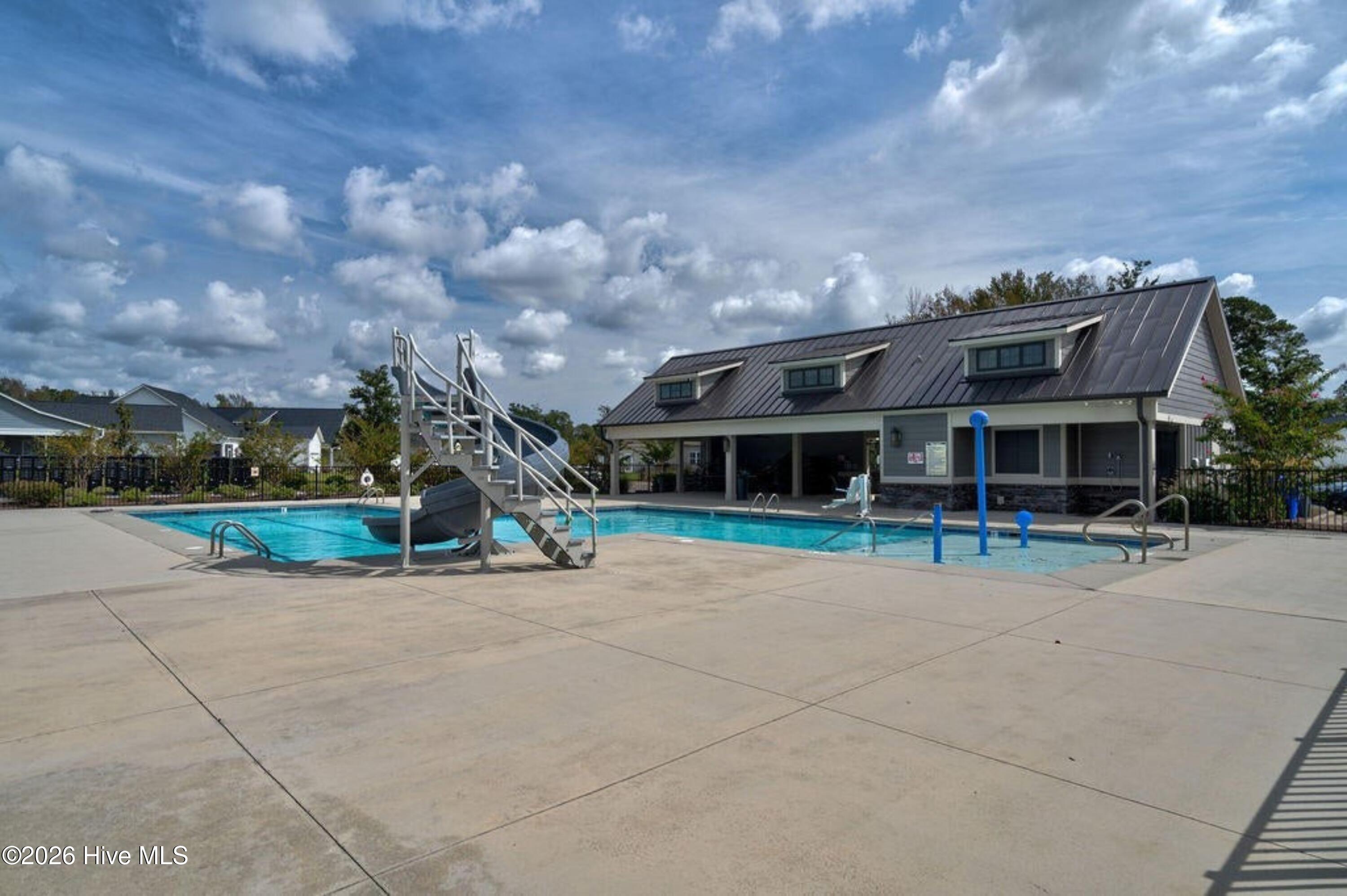 100562294 | Photo 44