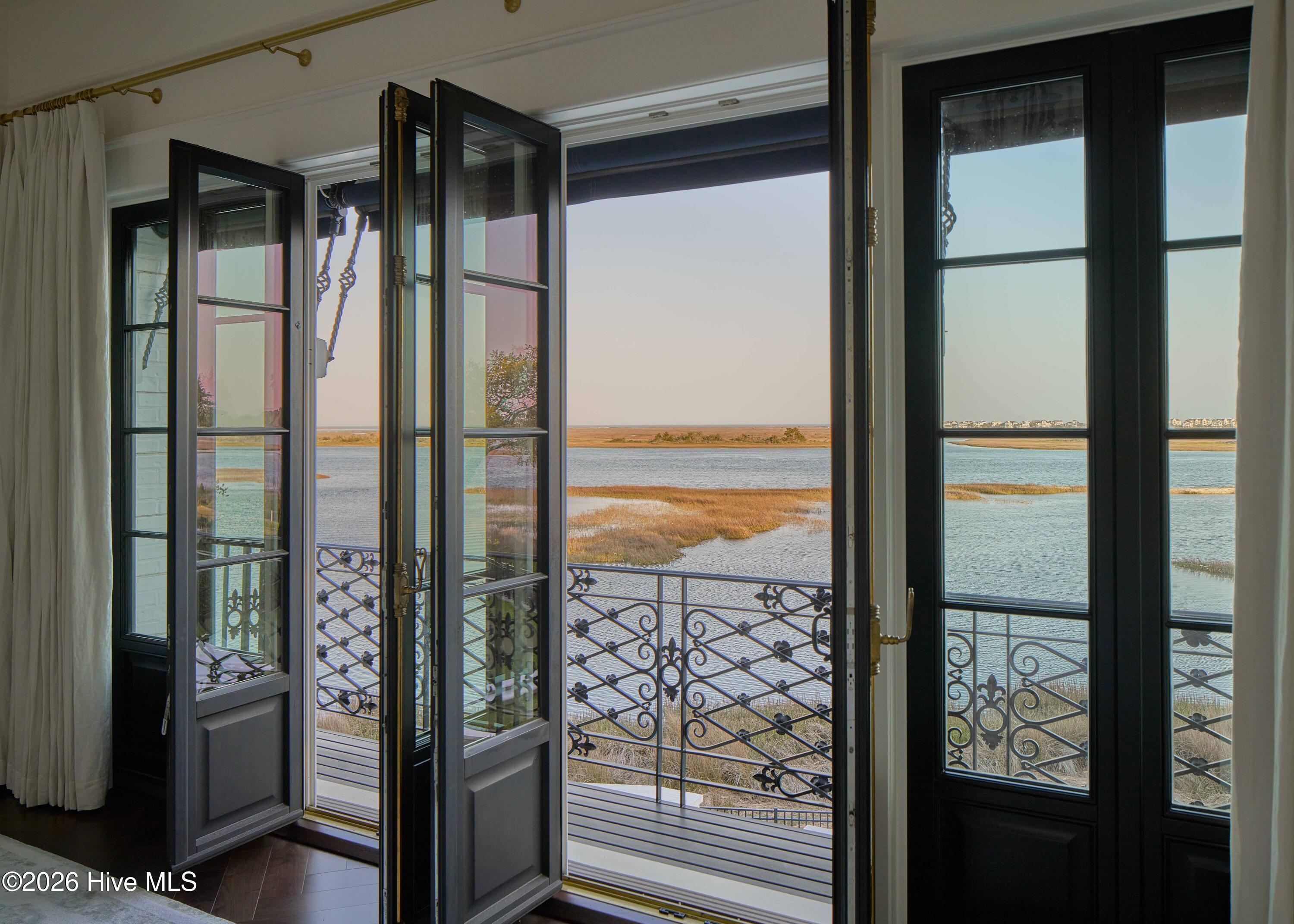 100569177 | Photo 35