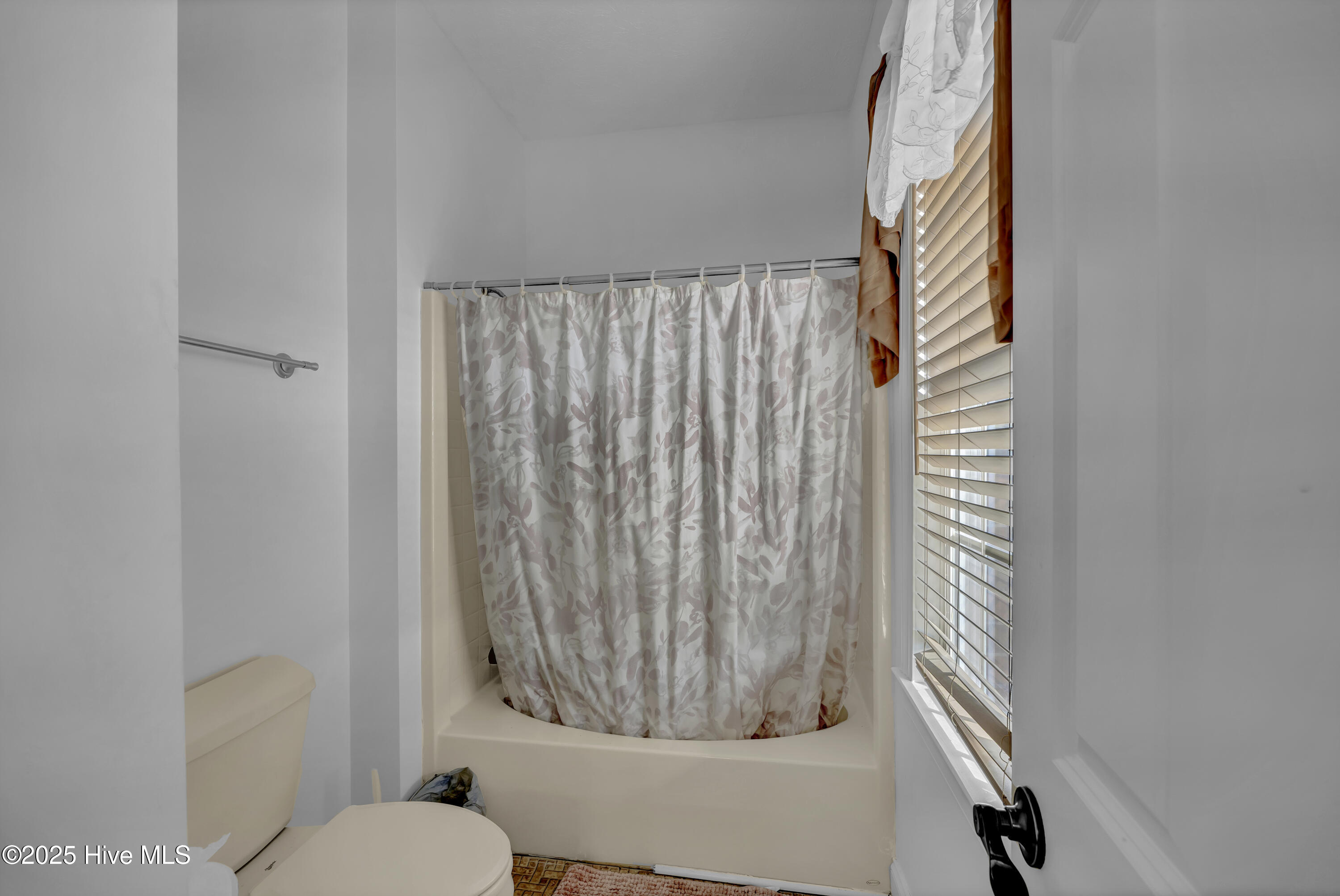 100545999 | Photo 21