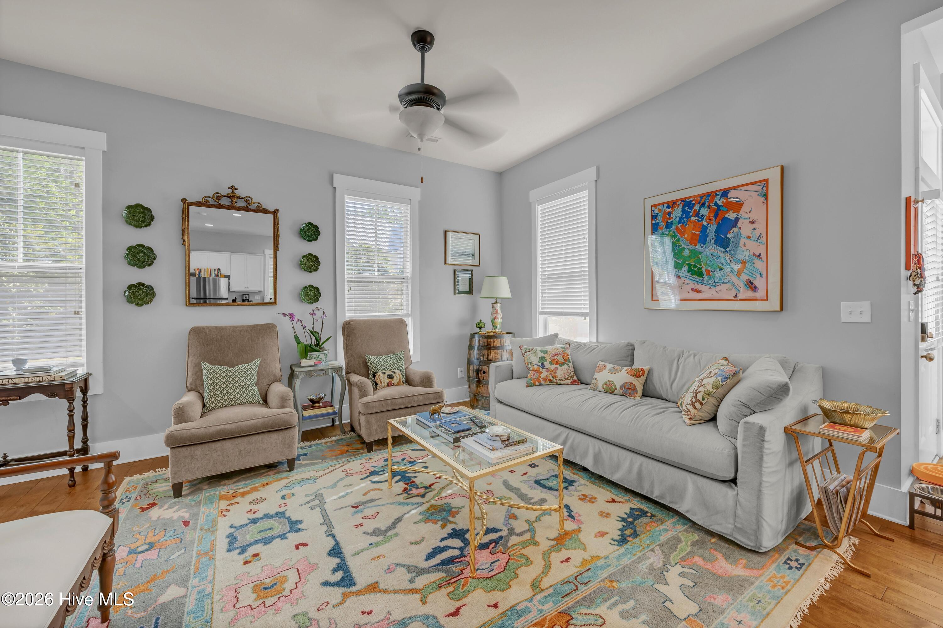 100567023 | Photo 11