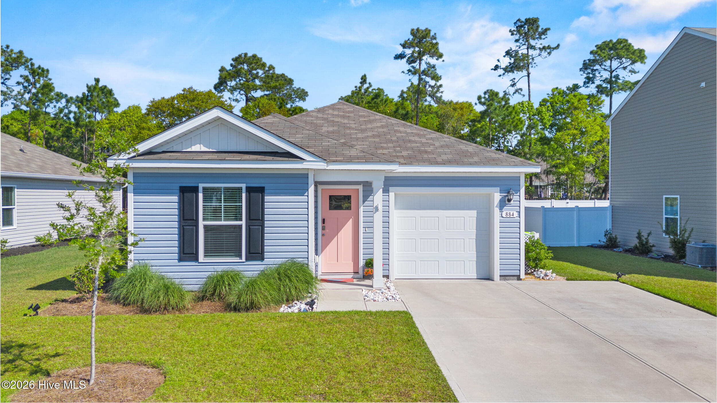 100567643 | Photo 42