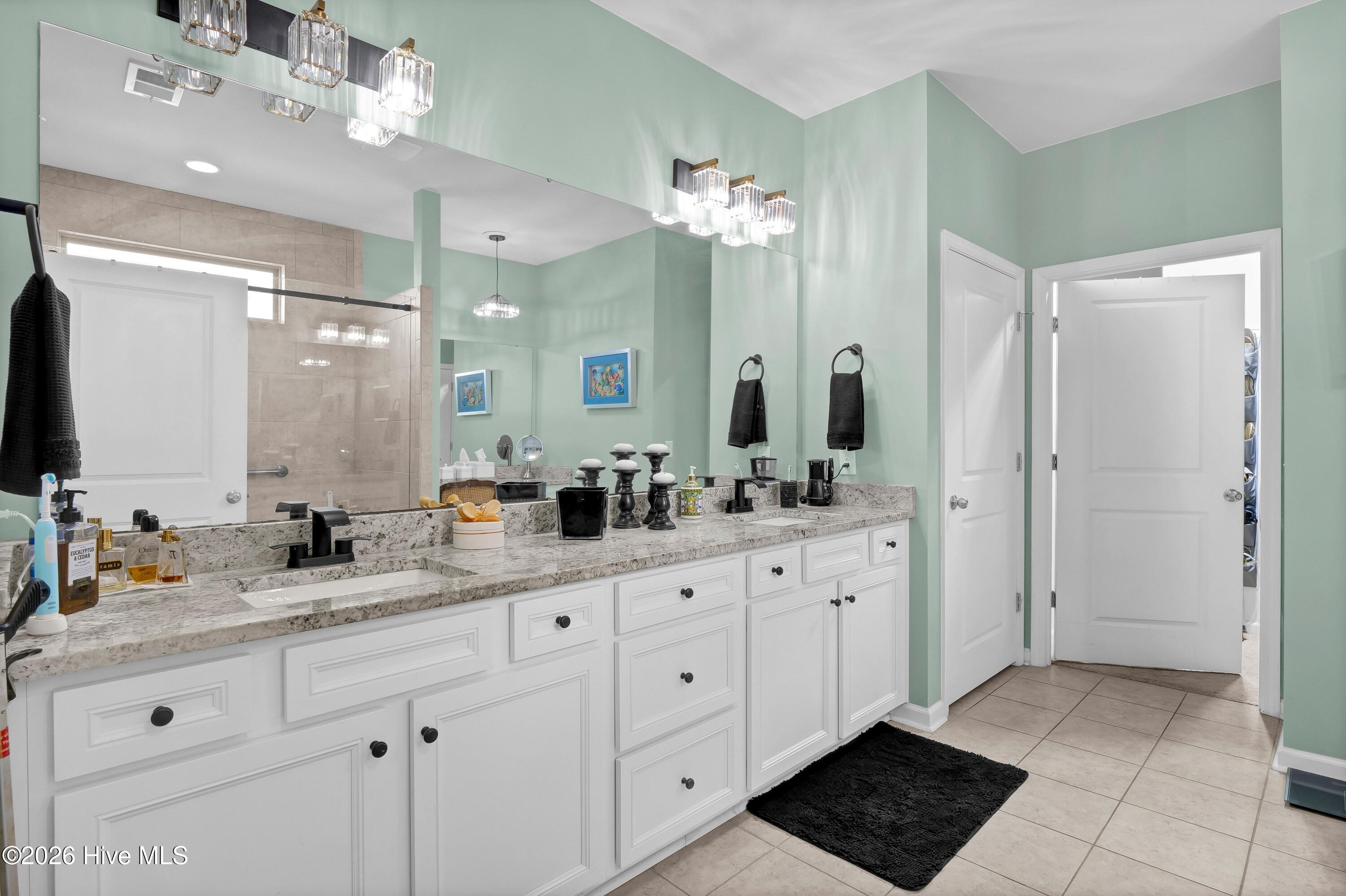 100554941 | Photo 19